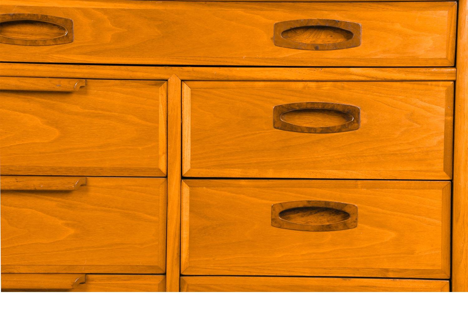Mid-Century Heritage Walnut Dresser In Good Condition In Baltimore, MD