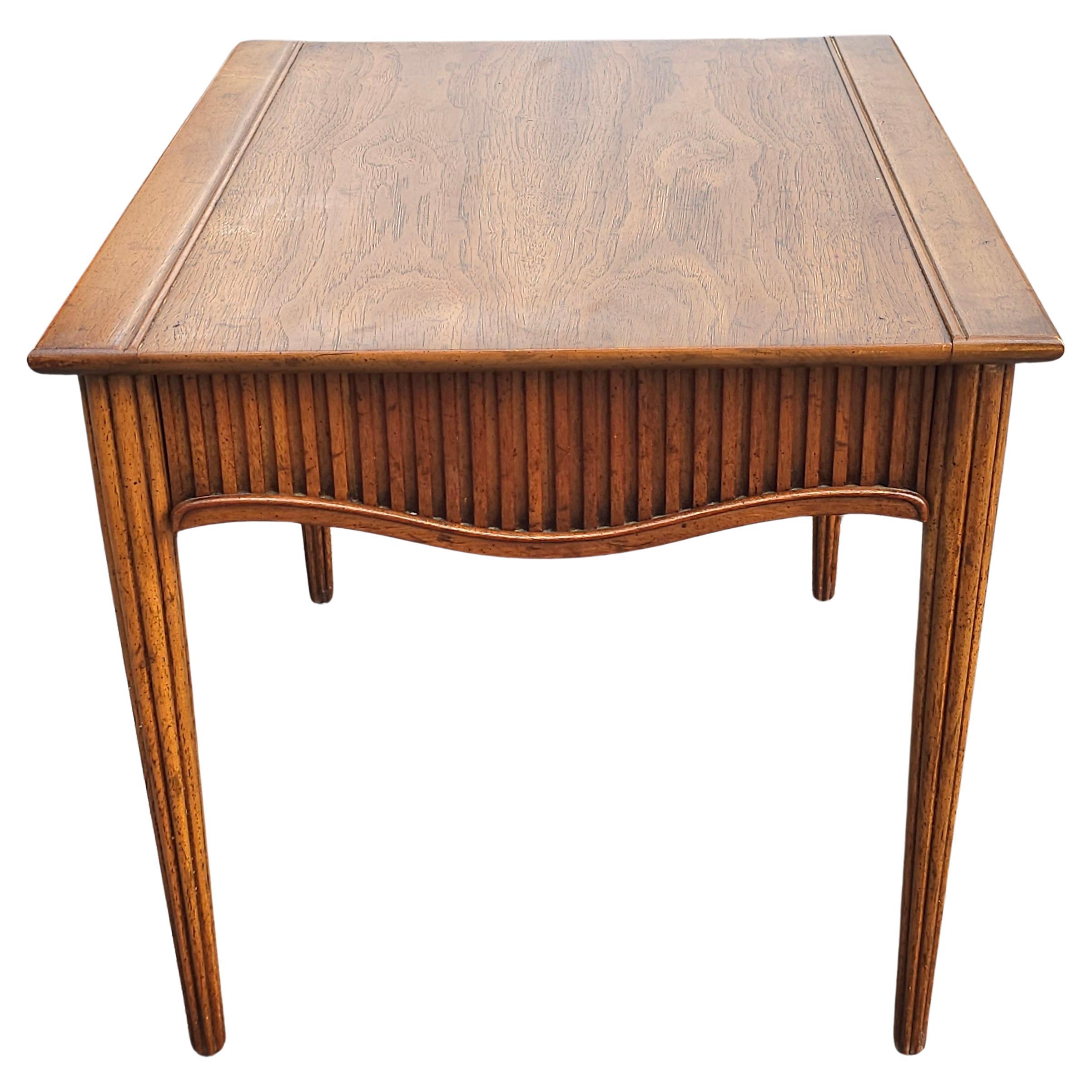 Mid-Century Heritage Beistelltisch aus Nussbaumholz mit einer Schublade