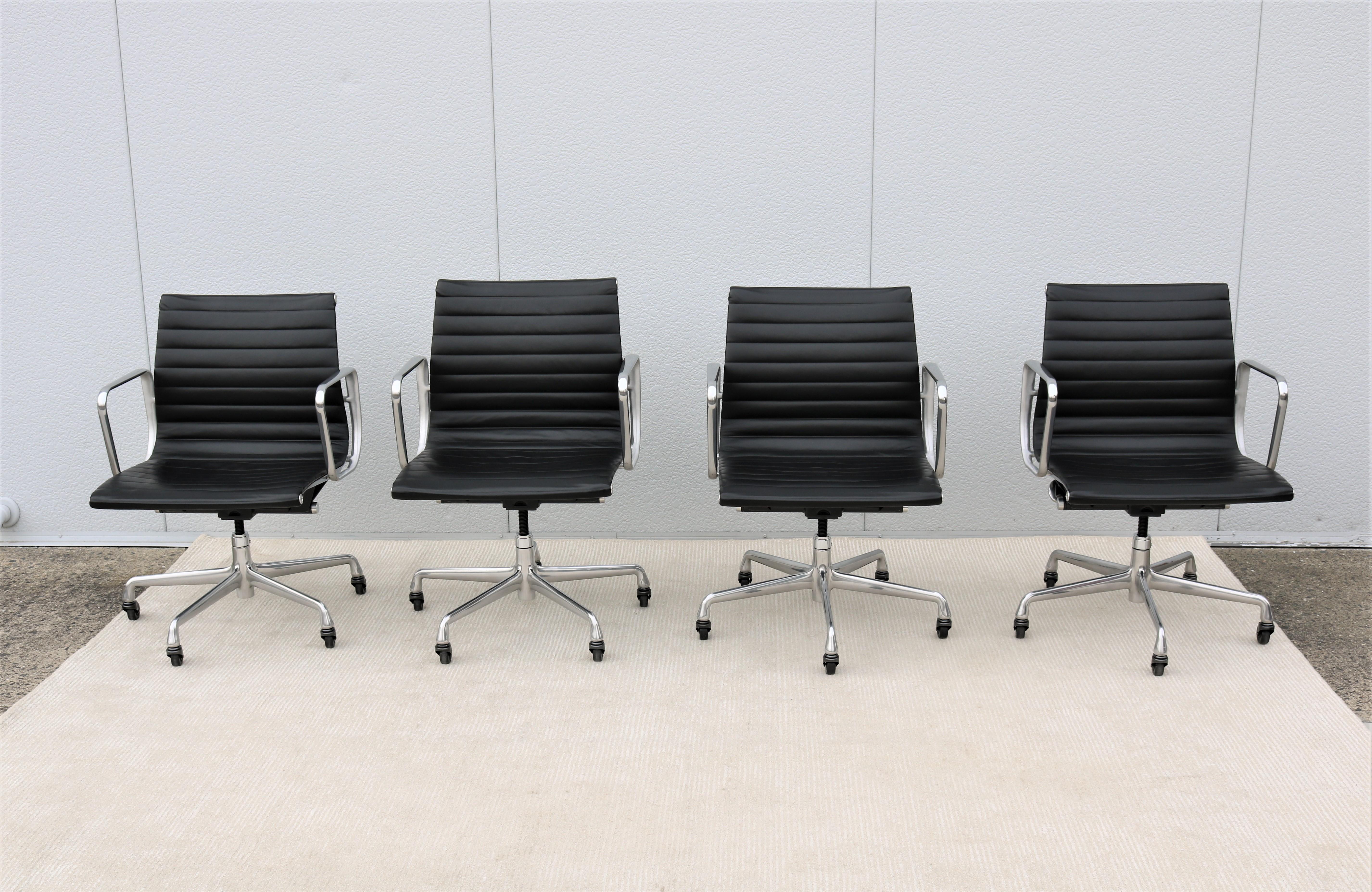 Midcentury Herman Miller Eames Aluminum Group Black Leather Management Chair 8