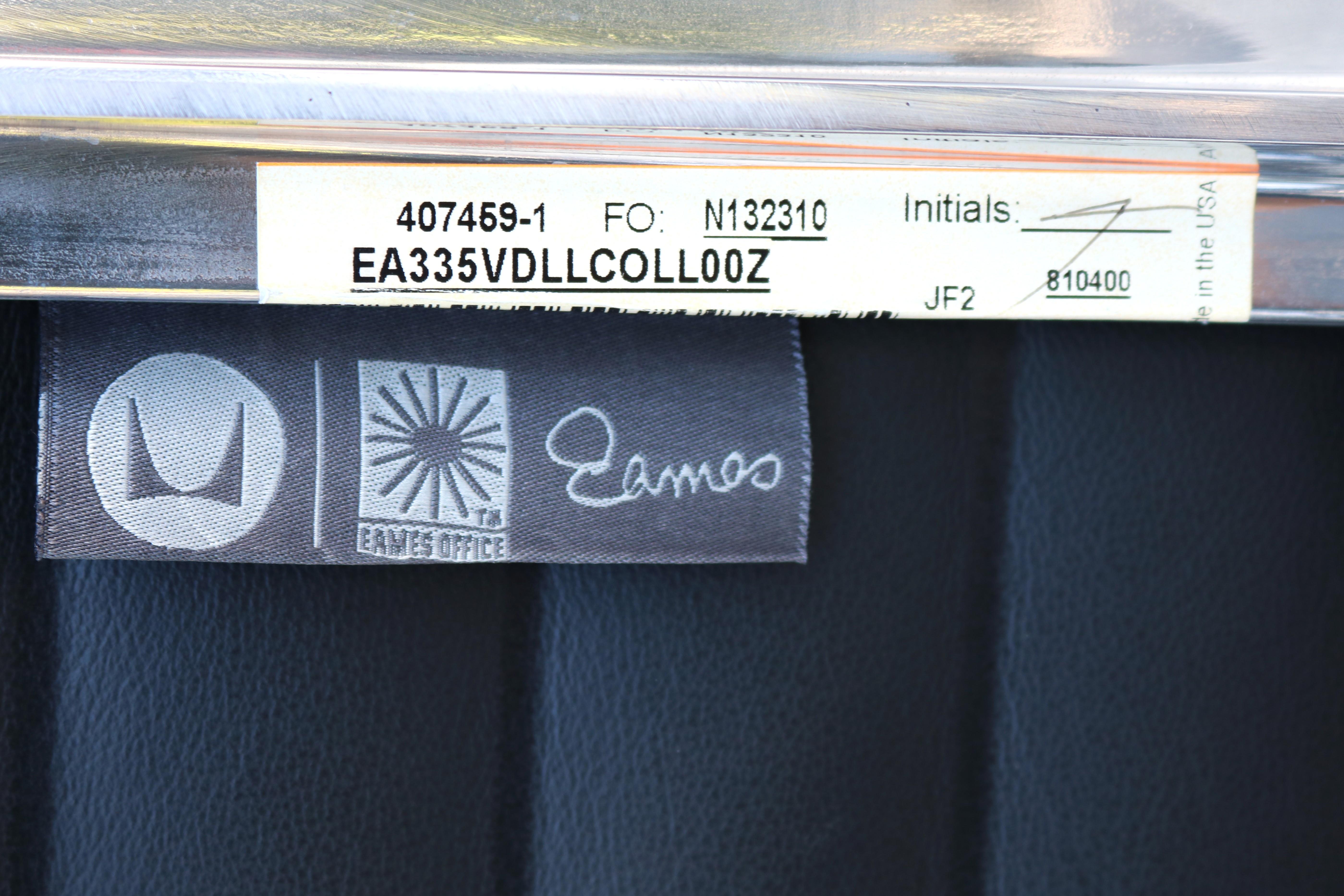 Silla de dirección de cuero negro del grupo de aluminio Eames de Herman Miller de mediados de siglo en venta 12