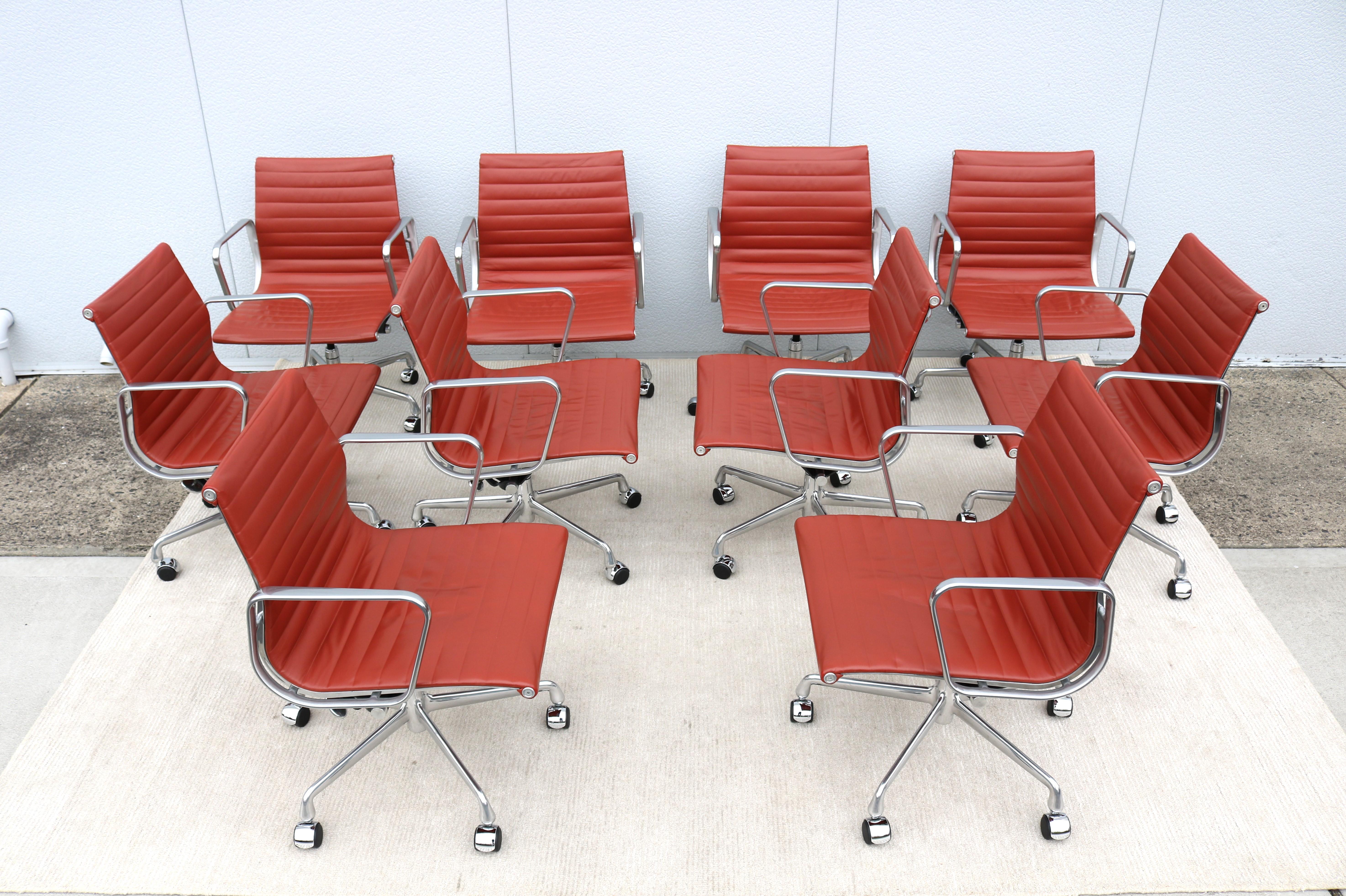 Herman Miller Eames Aluminum Group Brown Leather Management Chair aus der Jahrhundertmitte im Angebot 8
