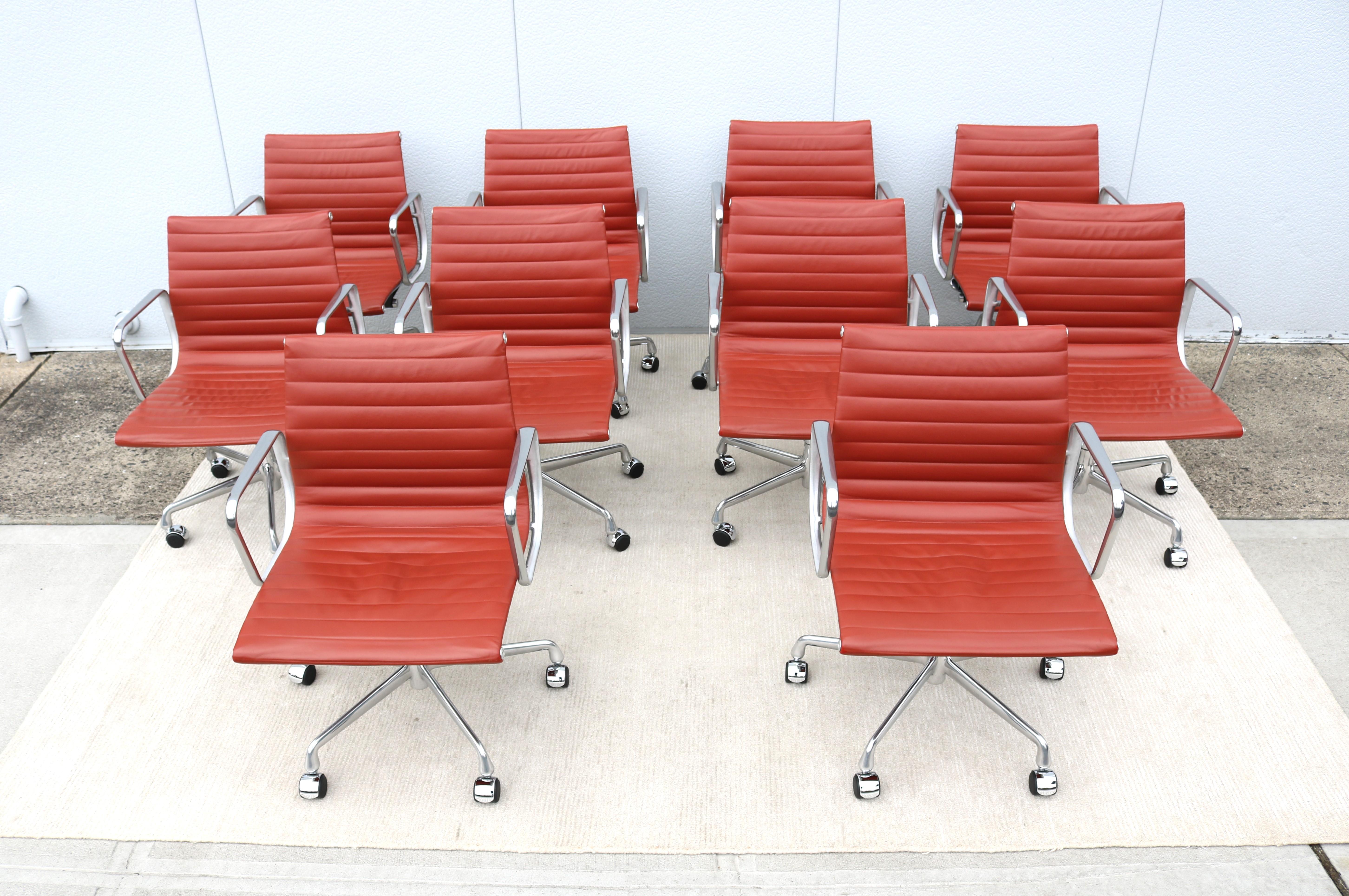 Herman Miller Eames Aluminum Group Brown Leather Management Chair aus der Jahrhundertmitte (Poliert) im Angebot