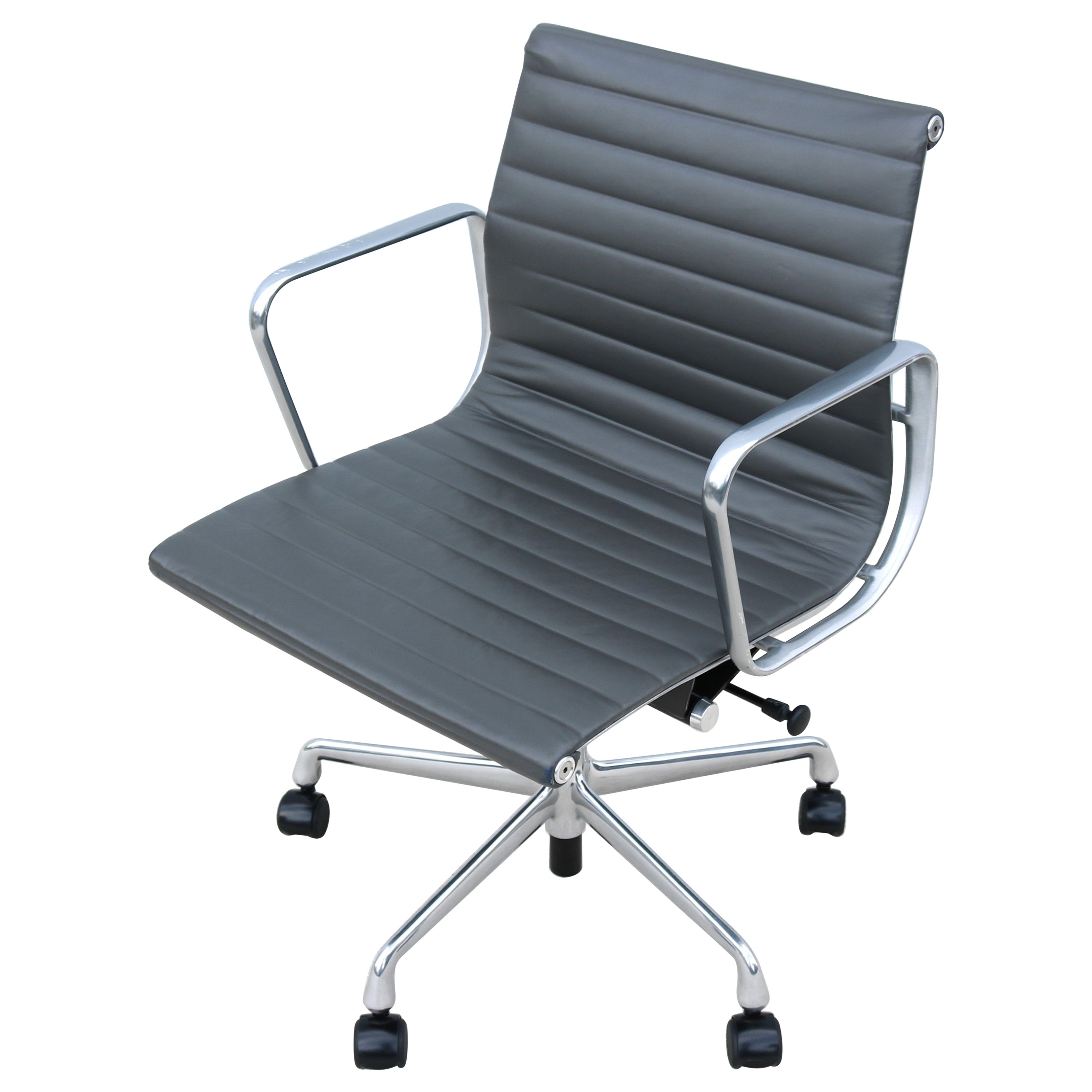 Mid-Century Herman Miller Eames Aluminium Group Management Chair aus grauem Leder