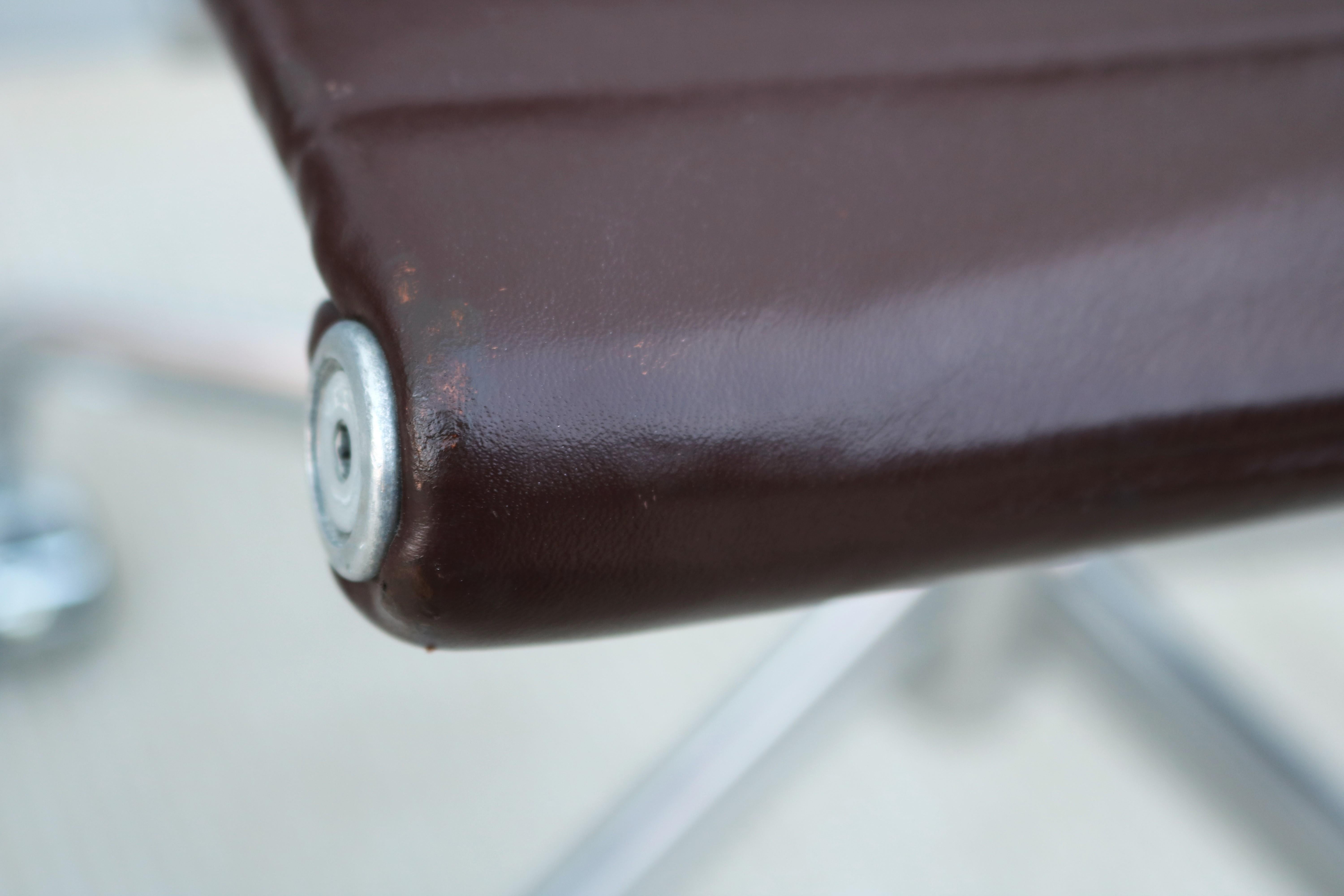 Sedia Herman Miller in alluminio per la gestione del gruppo di metà secolo, in pelle espansa in vendita 11