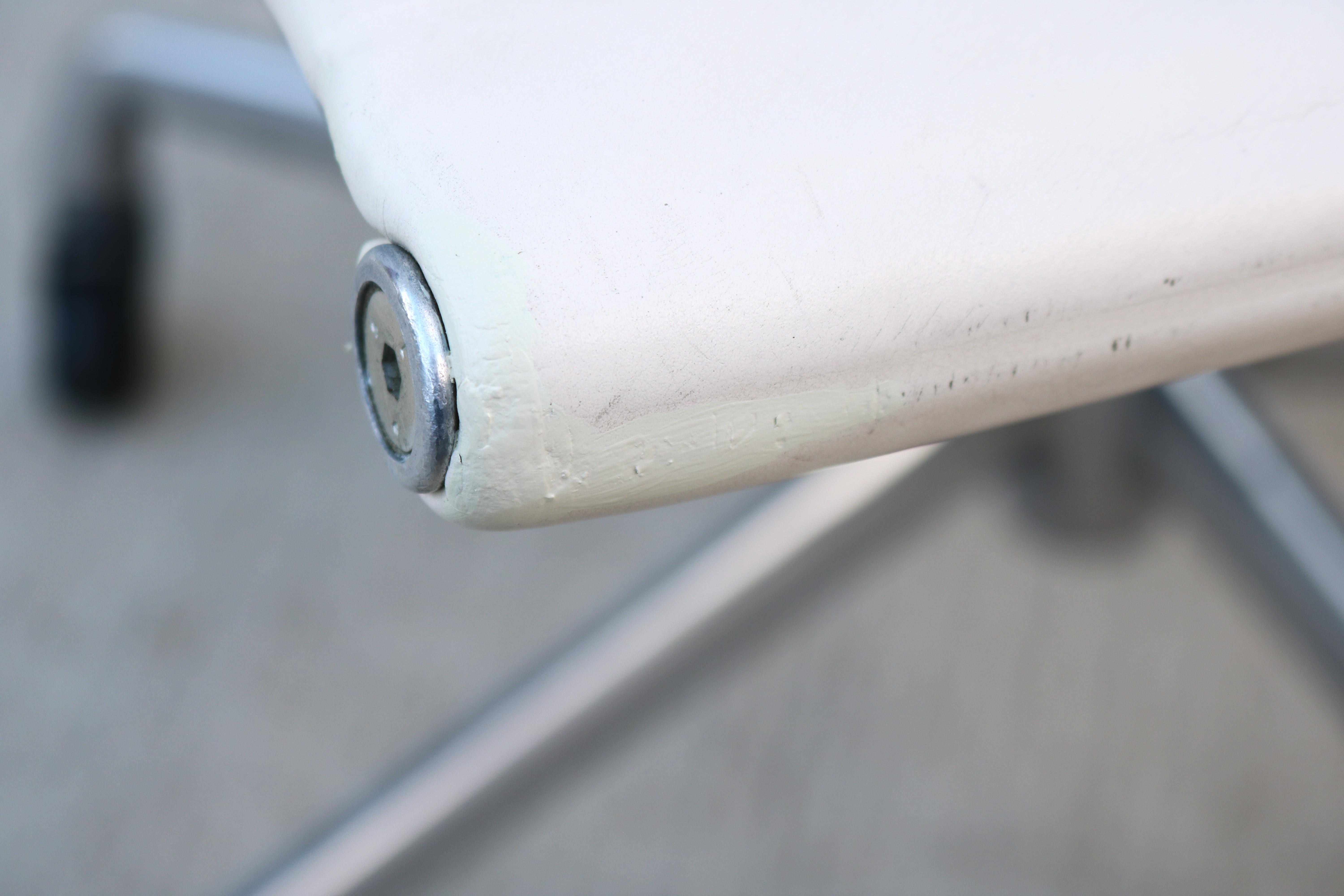 Chaise de gestion de groupe en aluminium Eames d'Herman Miller du milieu du siècle, en cuir blanc en vente 11