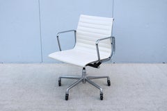 Mid-Century Herman Miller Eames Aluminum Group Management Chair in White Leather