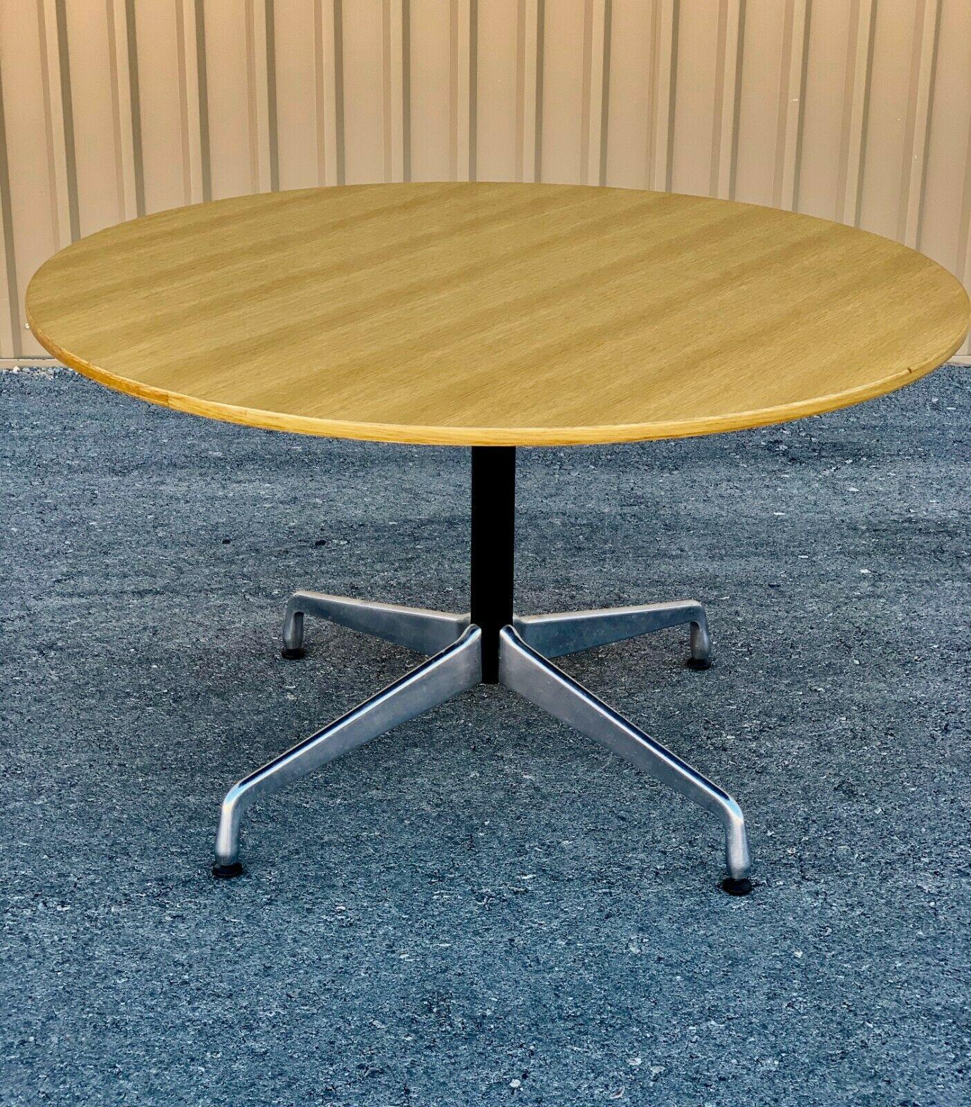 This beautiful and iconic Herman Miller table has an oak (oak is rare for this type table ) top and the traditional base with the black stem and Metal legs. Modern and sleek. Herman Miller segmented table is a durable solution for a wonderful