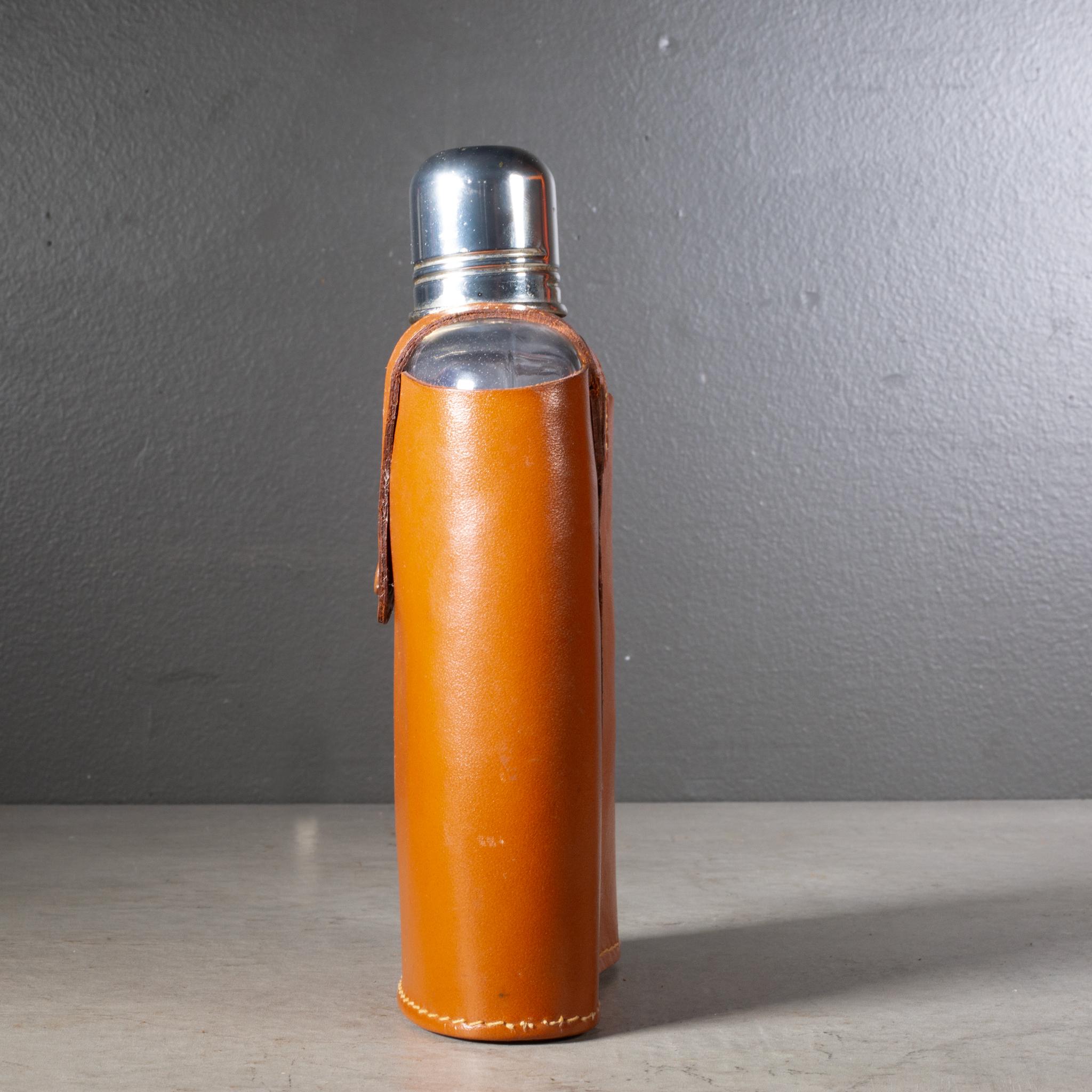 Mid-century Herz Germany Glass Flask with Leather Case c.1960 In Good Condition For Sale In San Francisco, CA