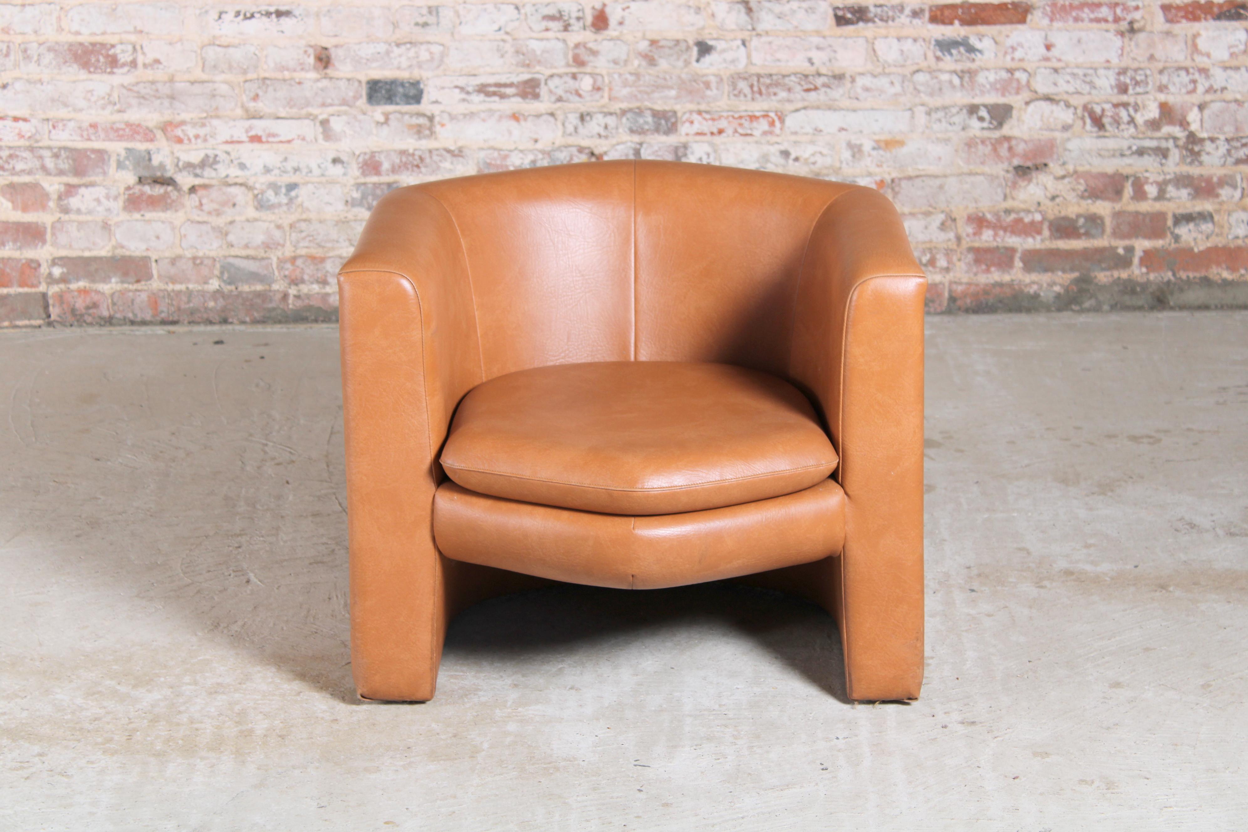 Mid Century ’Hexagon’ armchair designed by Peter Murdoch and made by Hille of London Ltd., 1967. Tan leatherette upholstery in excellent condition. 

Dimensions: W 72 x D 76 x H 60 cm
Seat height: 39 cm.