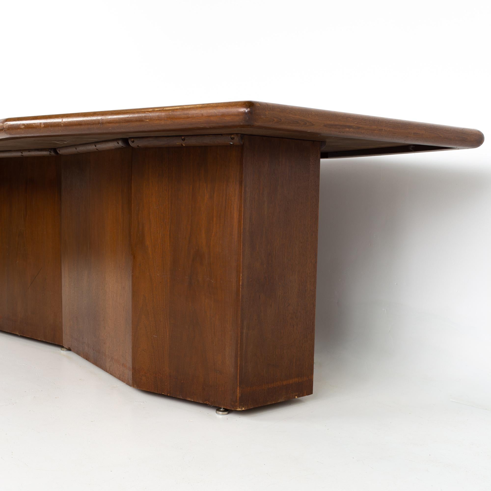 Mid Century Hexagonal Burlwood and Walnut Pedestal Conference Dining Table In Good Condition For Sale In Countryside, IL