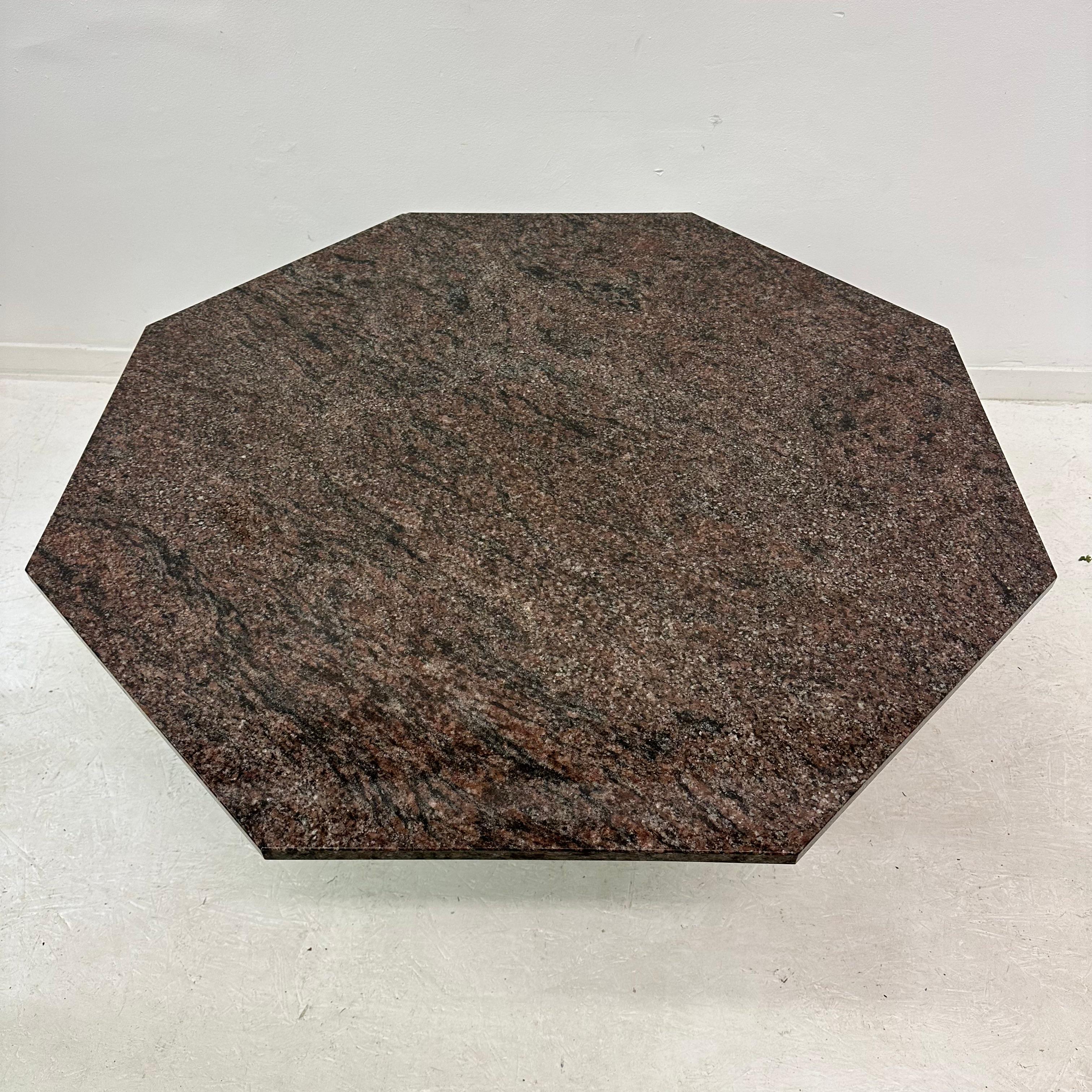 Sechseckiger Granit-Couchtisch aus der Mitte des Jahrhunderts, 1980er Jahre im Angebot 4