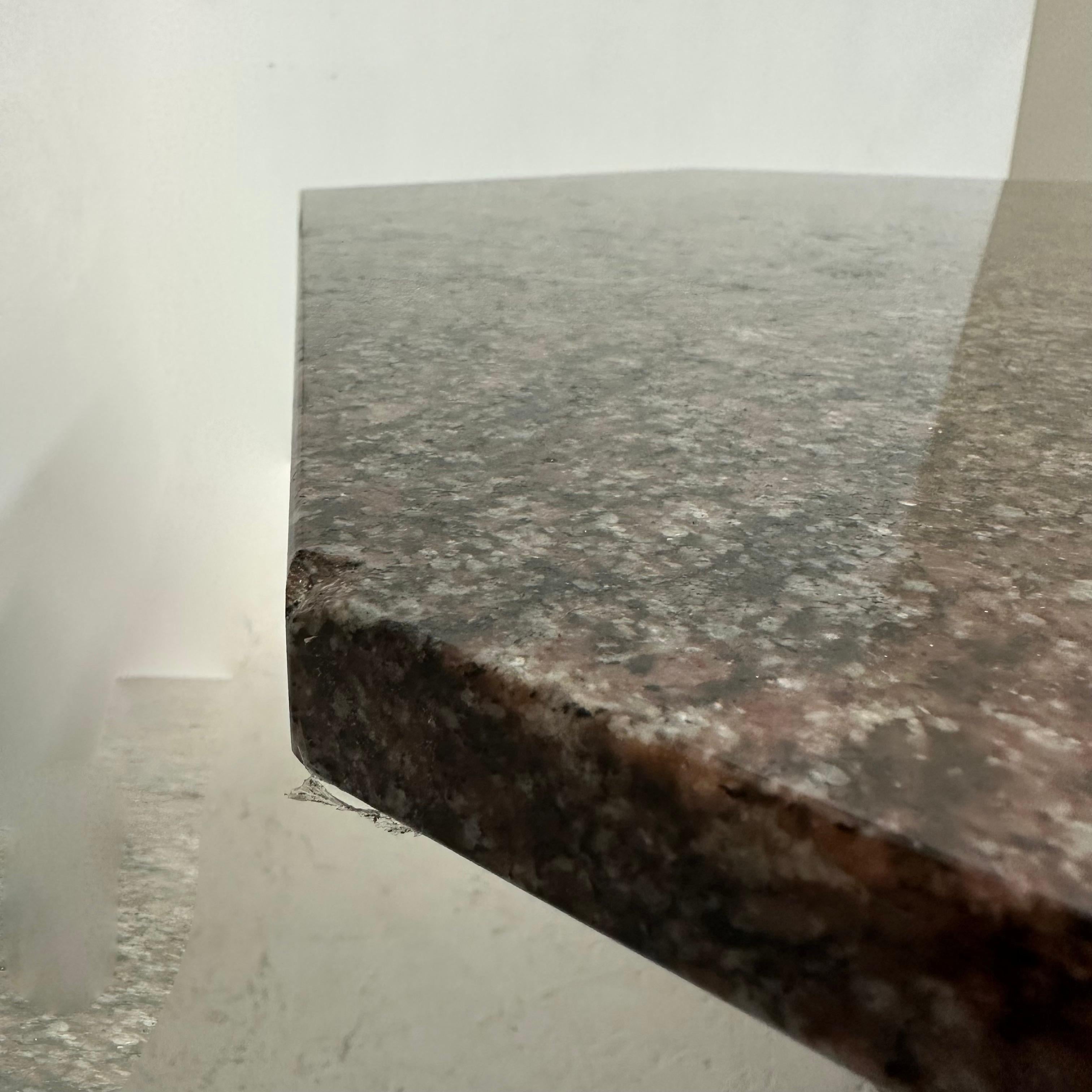 Sechseckiger Granit-Couchtisch aus der Mitte des Jahrhunderts, 1980er Jahre im Angebot 10