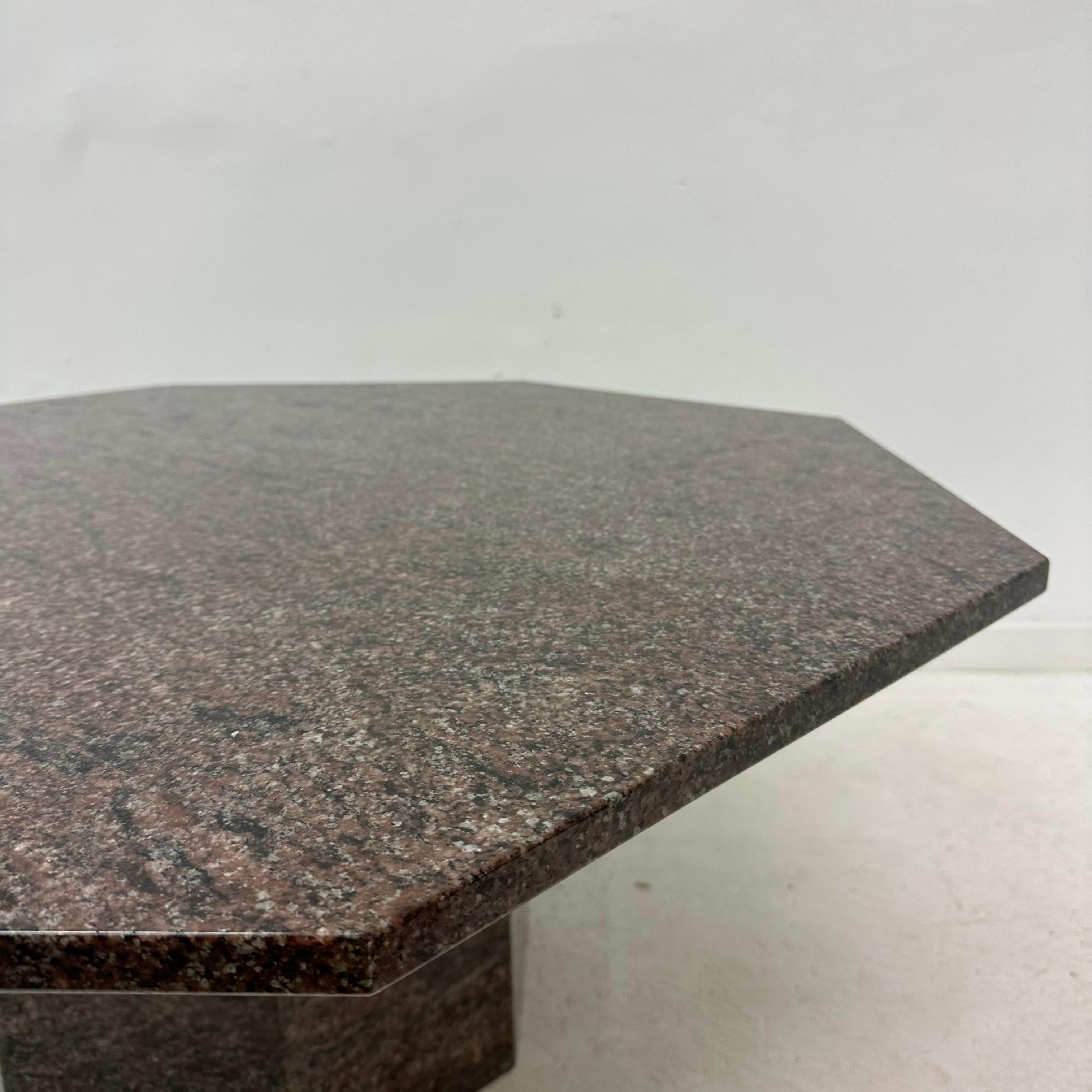 Sechseckiger Granit-Couchtisch aus der Mitte des Jahrhunderts, 1980er Jahre im Angebot 12