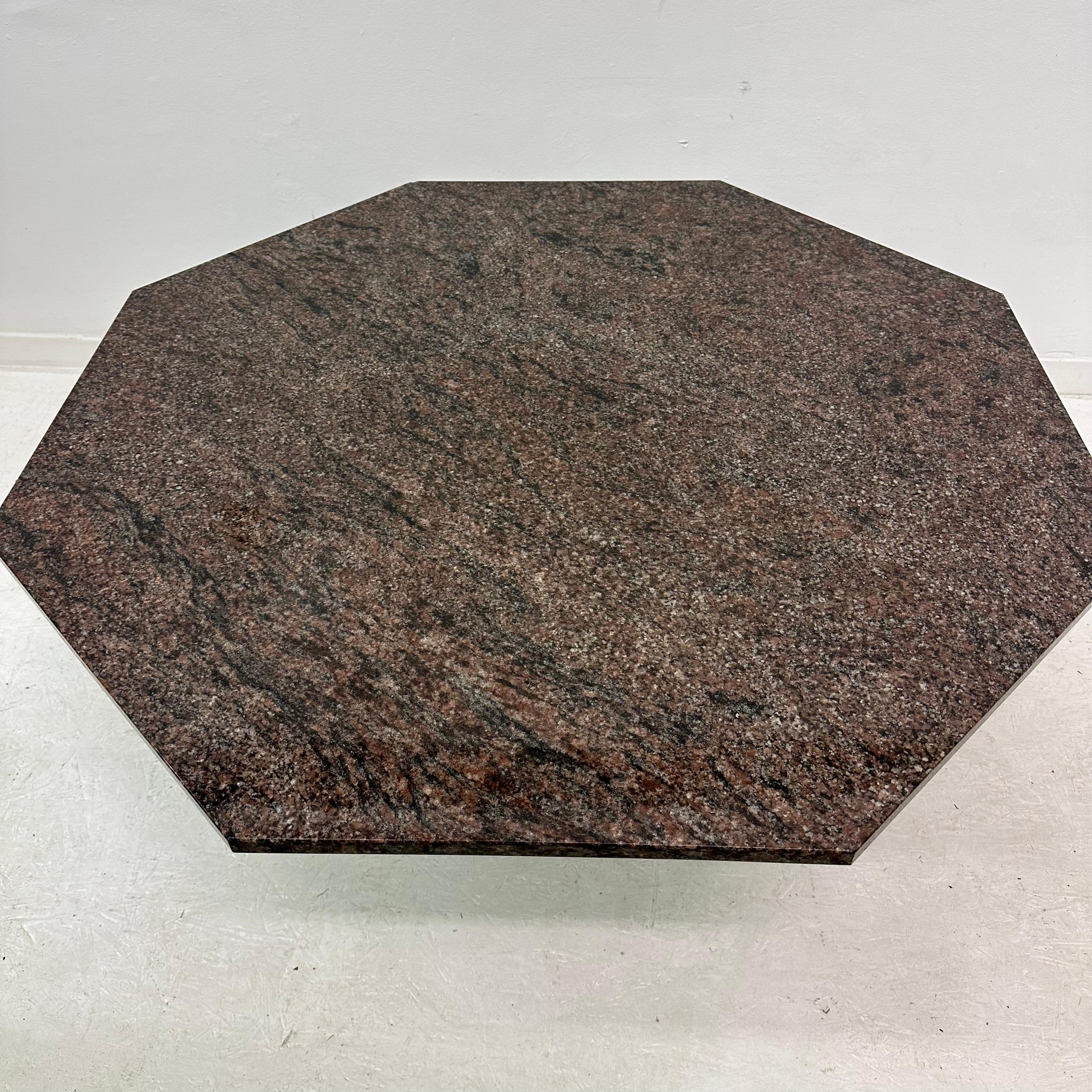 Sechseckiger Granit-Couchtisch aus der Mitte des Jahrhunderts, 1980er Jahre im Angebot 2