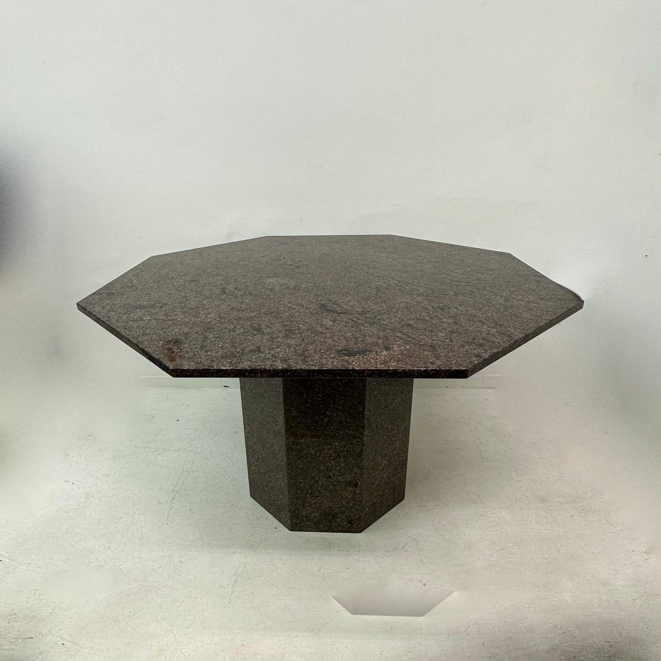 Table de salle à manger hexagonale en granit du milieu du siècle, années 1980 en vente 4