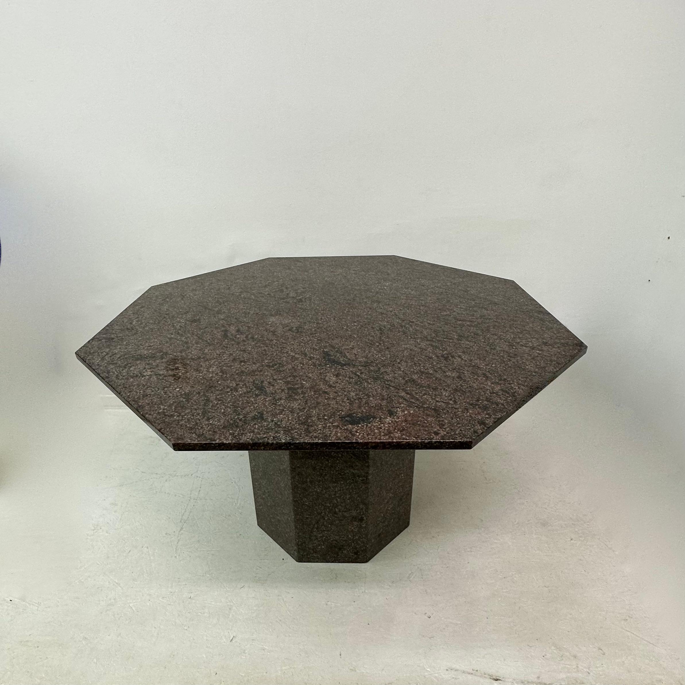 Table de salle à manger hexagonale en granit du milieu du siècle, années 1980 en vente 5