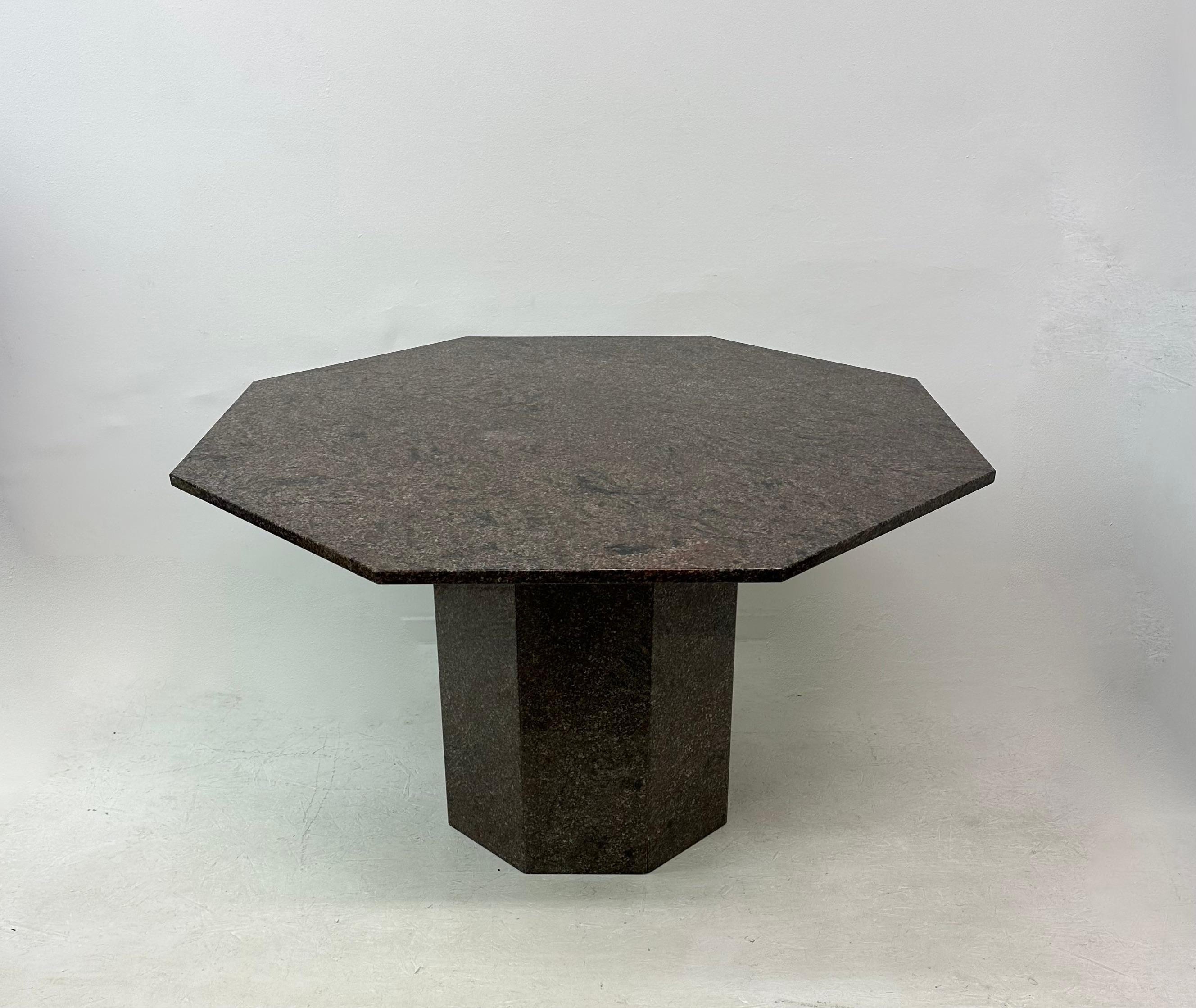 Postmoderne Table de salle à manger hexagonale en granit du milieu du siècle, années 1980 en vente