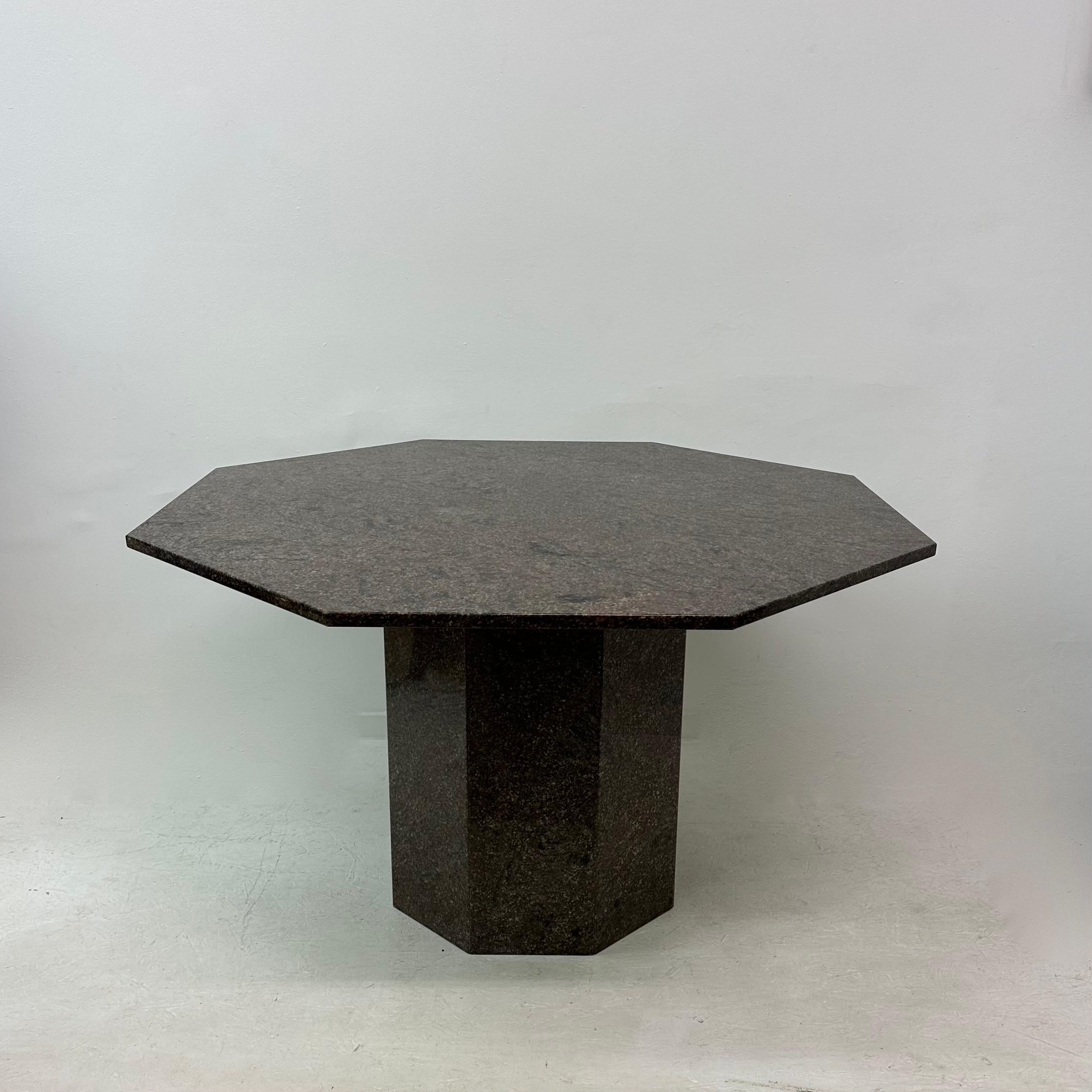 Mid century hexagonal granite dining table, 1980’s In Good Condition For Sale In Delft, NL