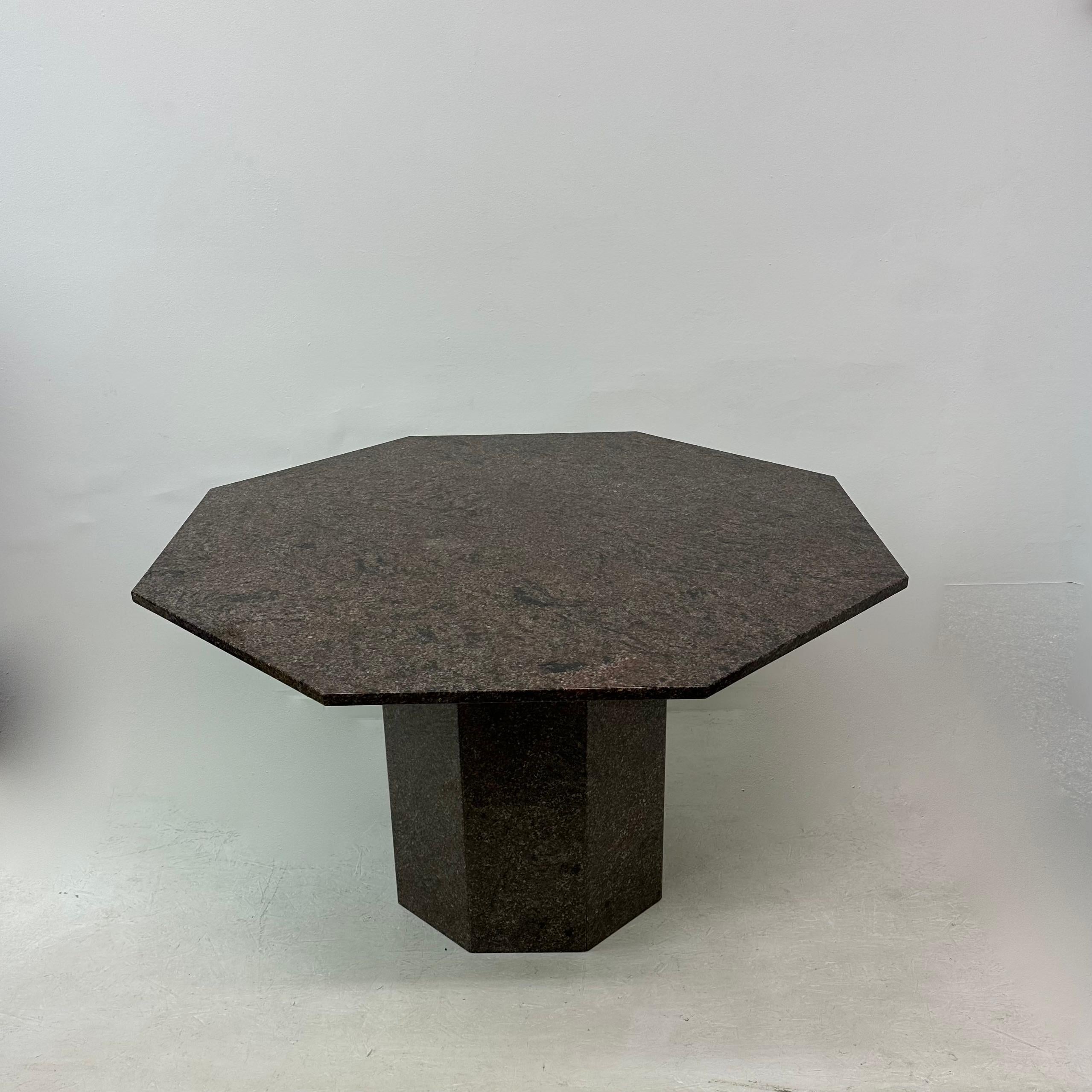 Fin du 20e siècle Table de salle à manger hexagonale en granit du milieu du siècle, années 1980 en vente