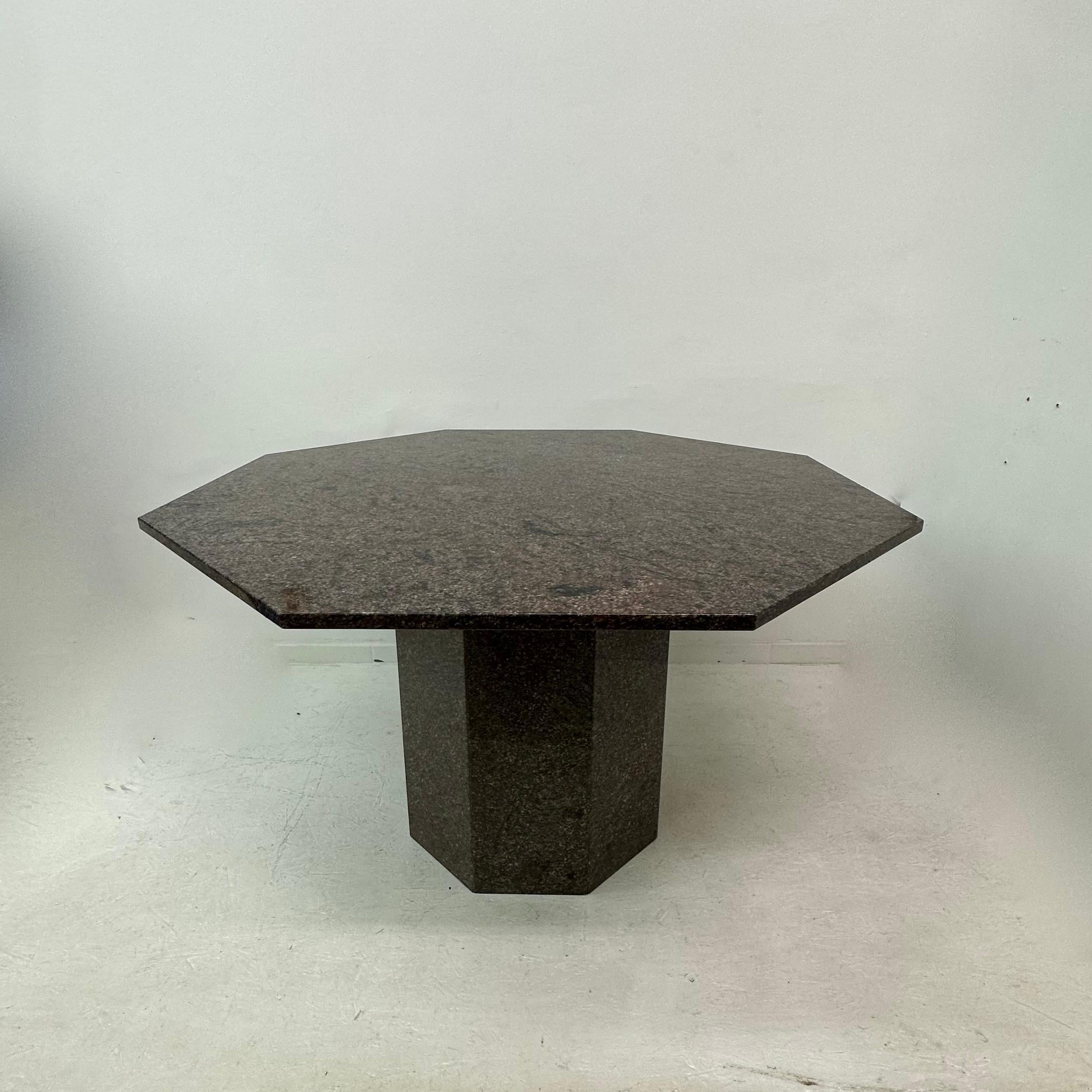 Table de salle à manger hexagonale en granit du milieu du siècle, années 1980 en vente 1