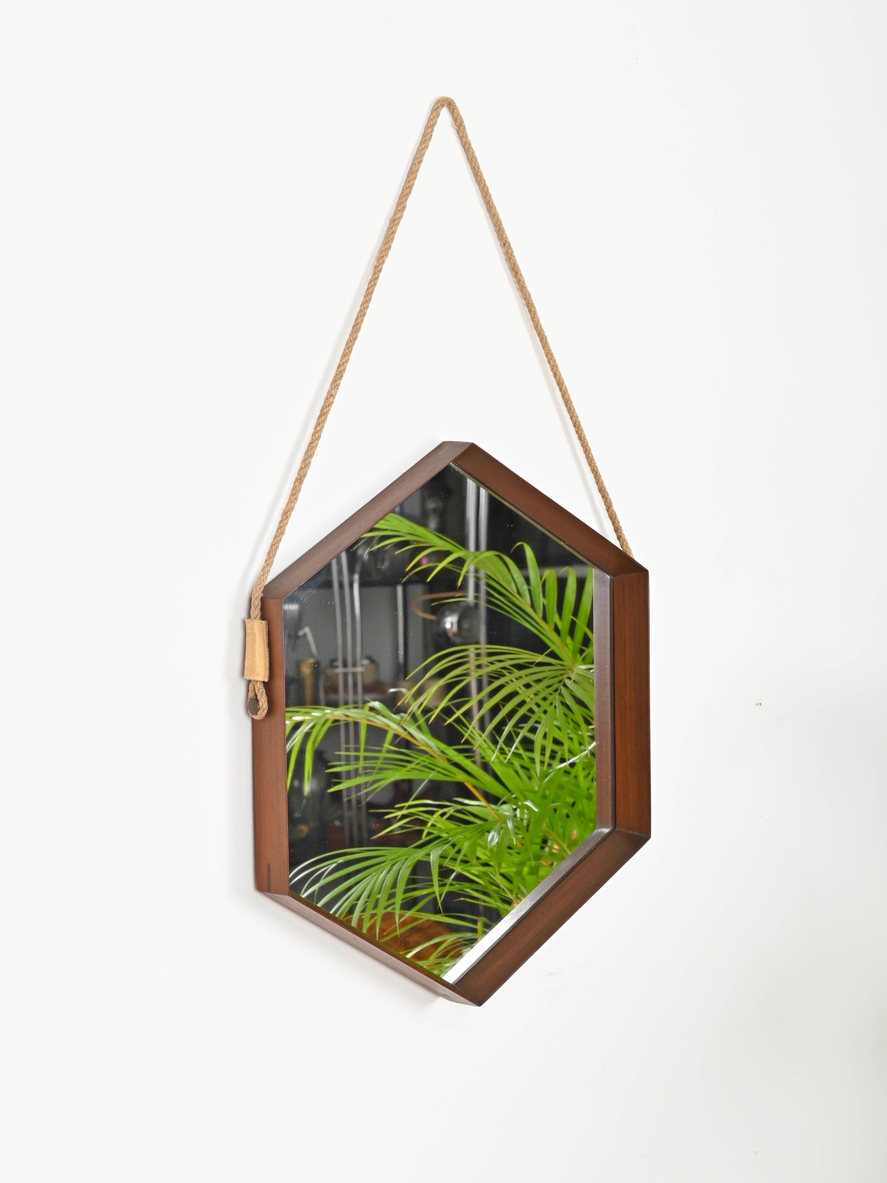 Miroir hexagonal du milieu du siècle dernier en teck et cuir par Campo & Graffi, Italie, années 1960 en vente 2