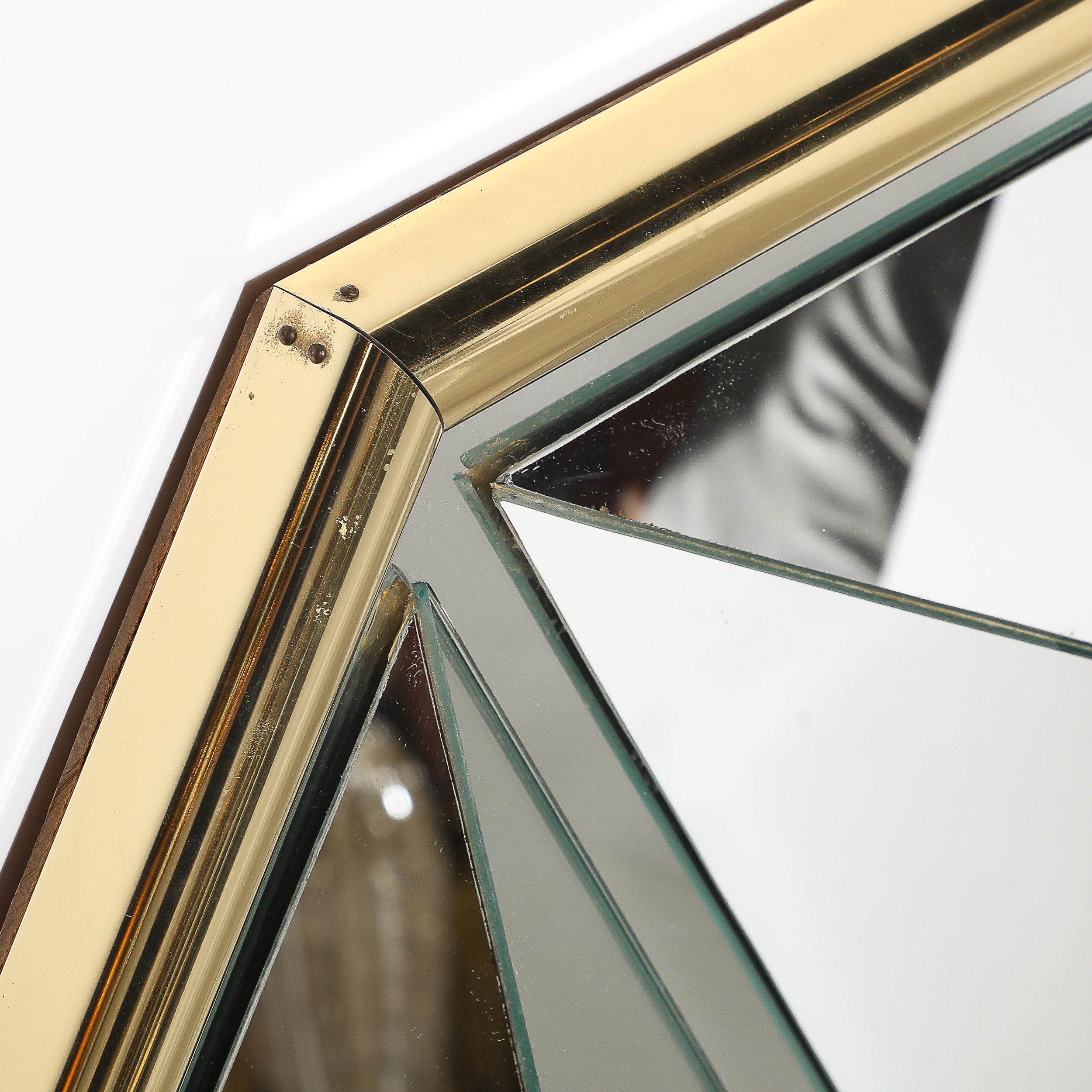 Fin du 20e siècle Miroir kaléidoscopique à segments hexagonaux du milieu du siècle avec cadre en laiton arrondi en vente