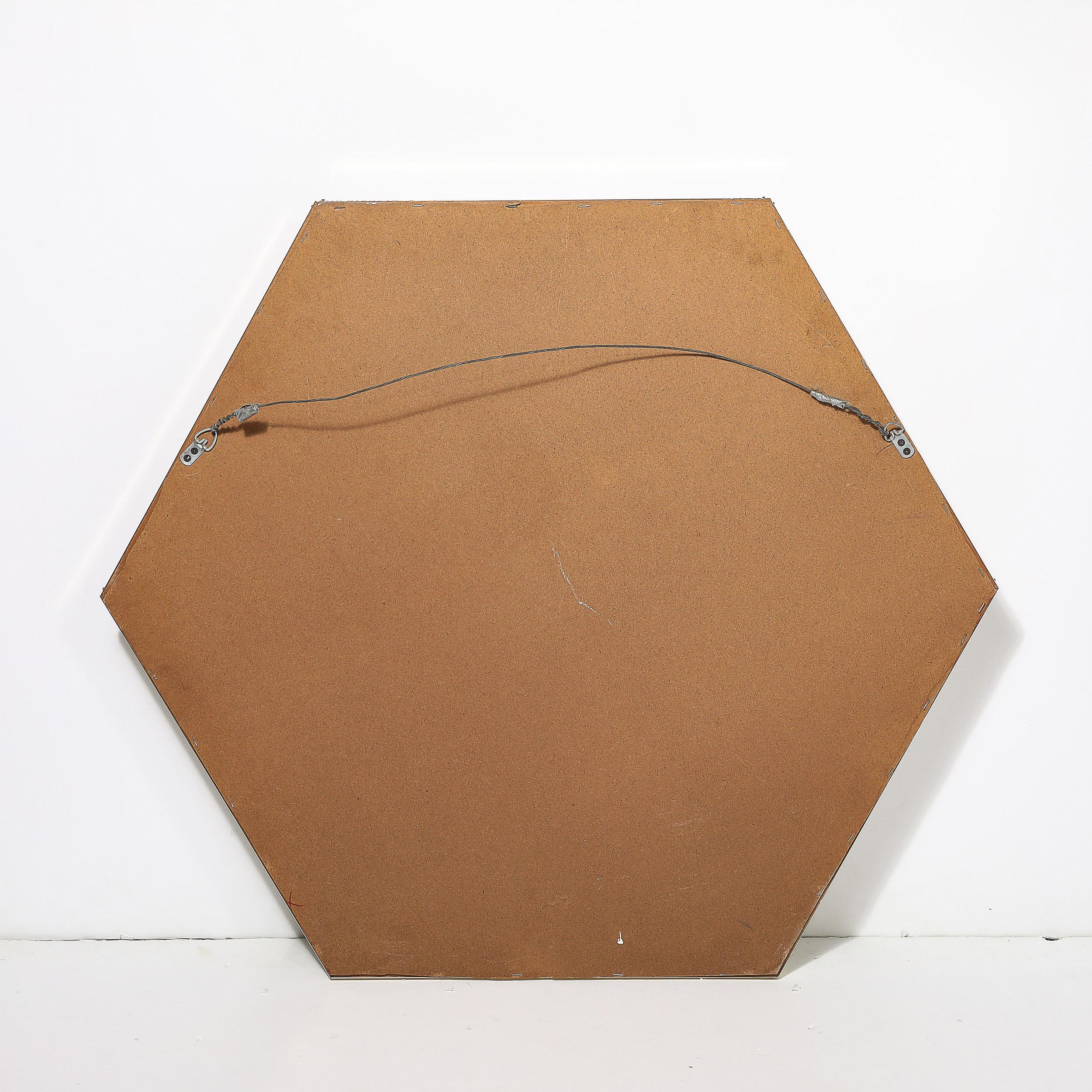 Miroir kaléidoscopique à segments hexagonaux du milieu du siècle avec cadre en laiton arrondi en vente 2