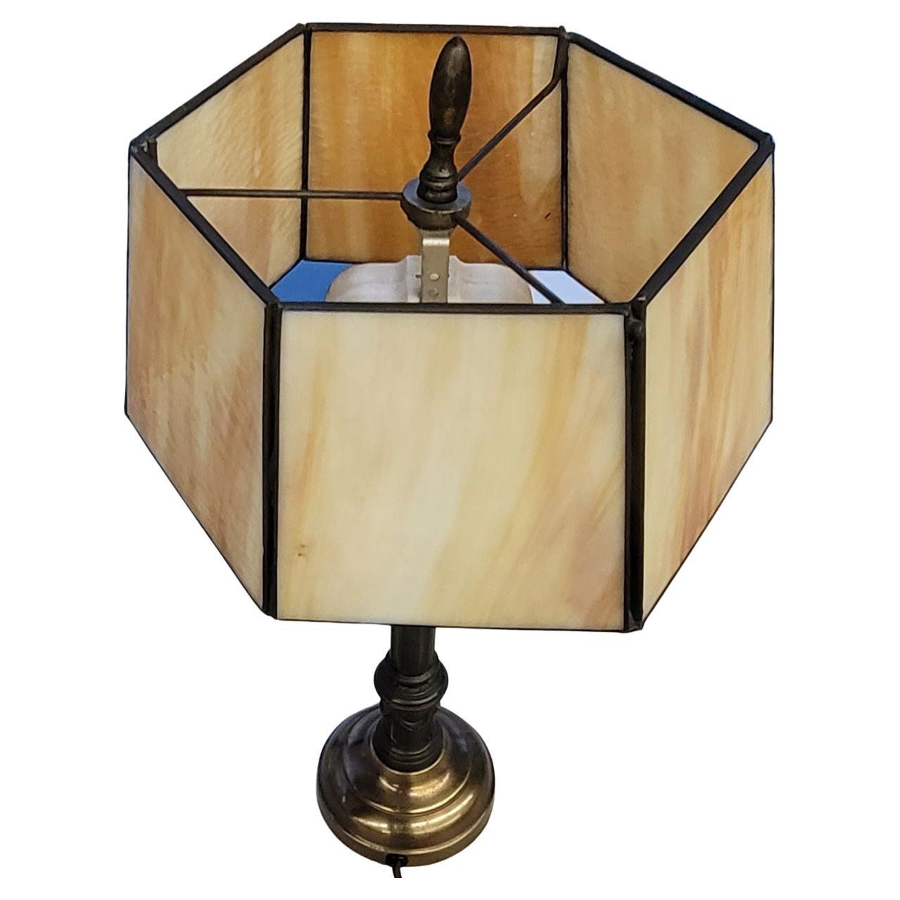 A mid-century hexagonal slag glass table lamp in good condition.
Measures 9.5