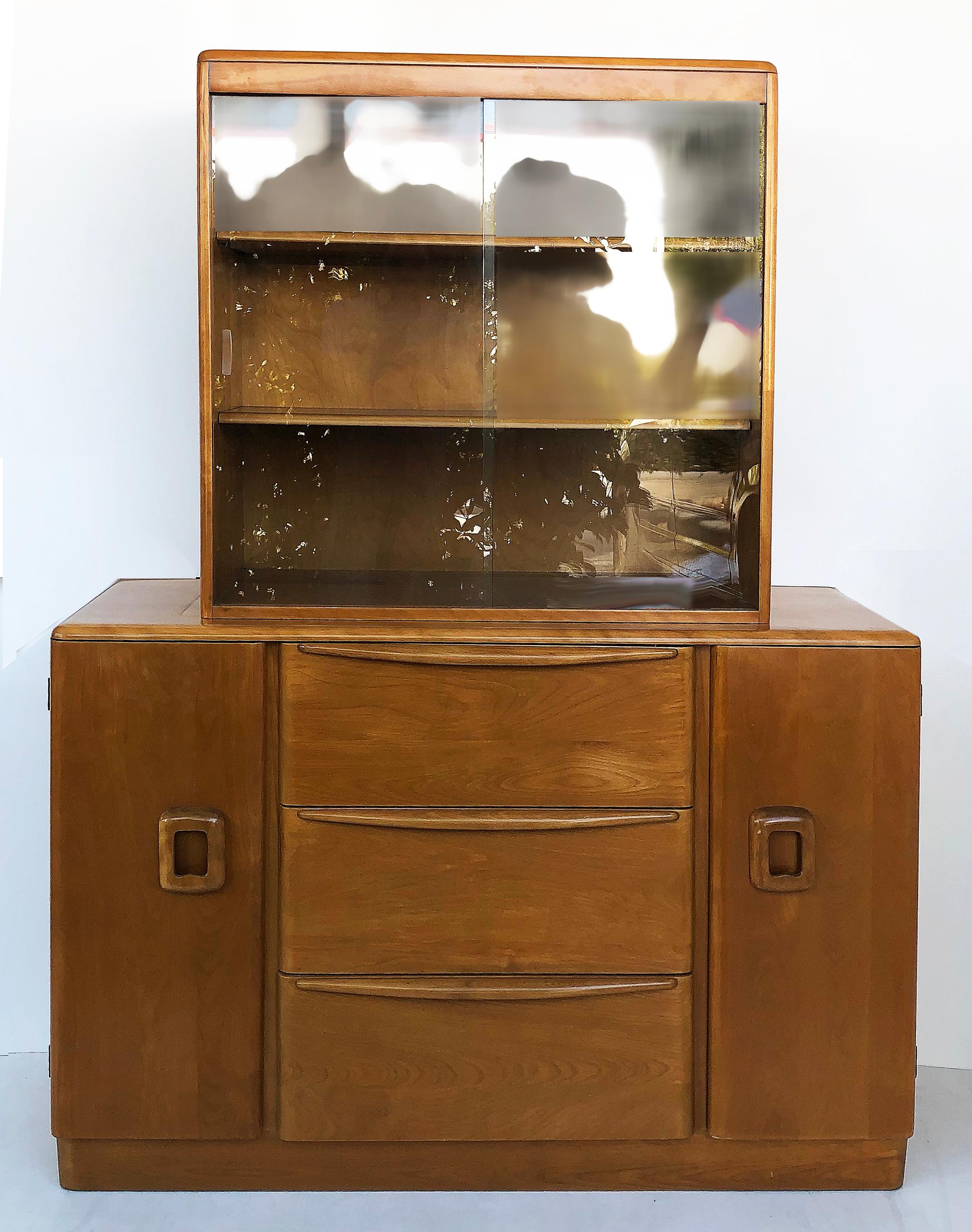 Mid-century Heywood-Wakefield Hutch on credenza

Offered for sale is a 1950s Mid-Century Modern Heywood-Wakefield Hutch on the M592 credenza. The removable hutch has sliding glass doors and can be used on top of or separate from the credenza