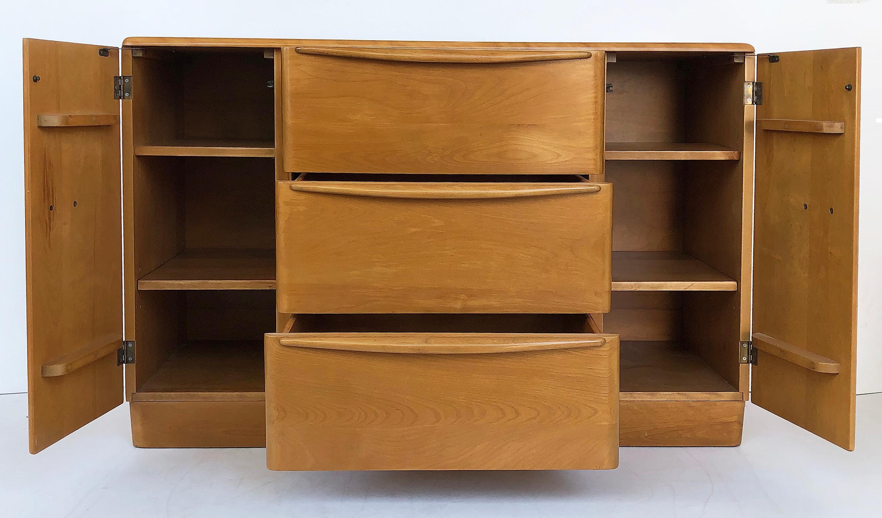 Mid-Century Modern Mid-Century Heywood-Wakefield Hutch on Credenza, 1950s For Sale