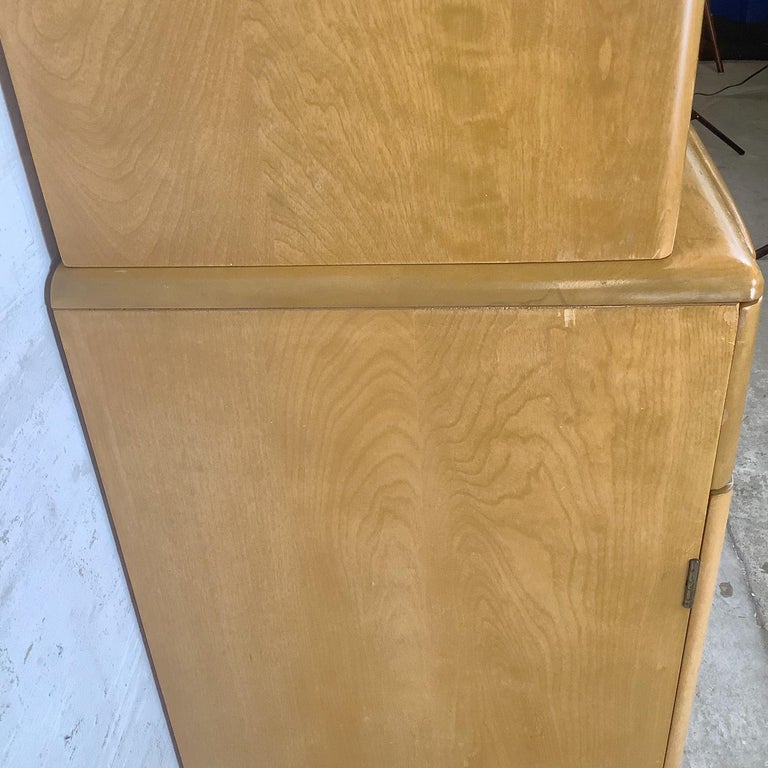 Mid-Century Heywood-Wakefield M 175 Display Cabinet in Wheat at