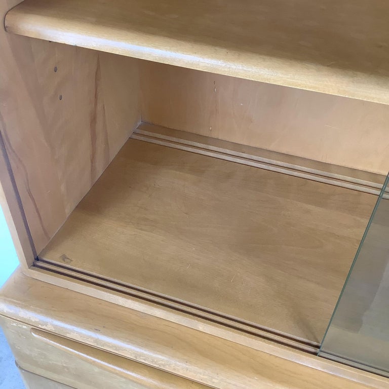 Mid-Century Heywood-Wakefield M 175 Display Cabinet in Wheat at