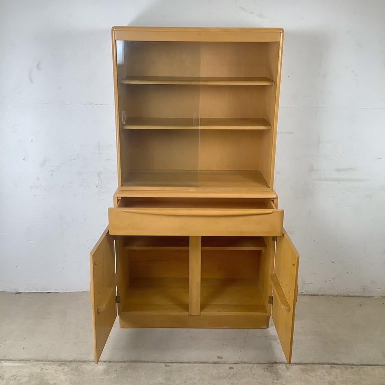 Mid-Century Heywood-Wakefield M 175 Display Cabinet in Wheat at