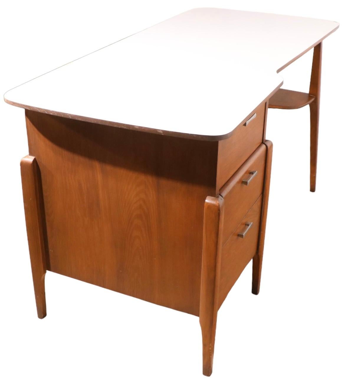 Mid Century Heywood Wakefield Prophecy Desk and Chair c. 1960's For Sale 1