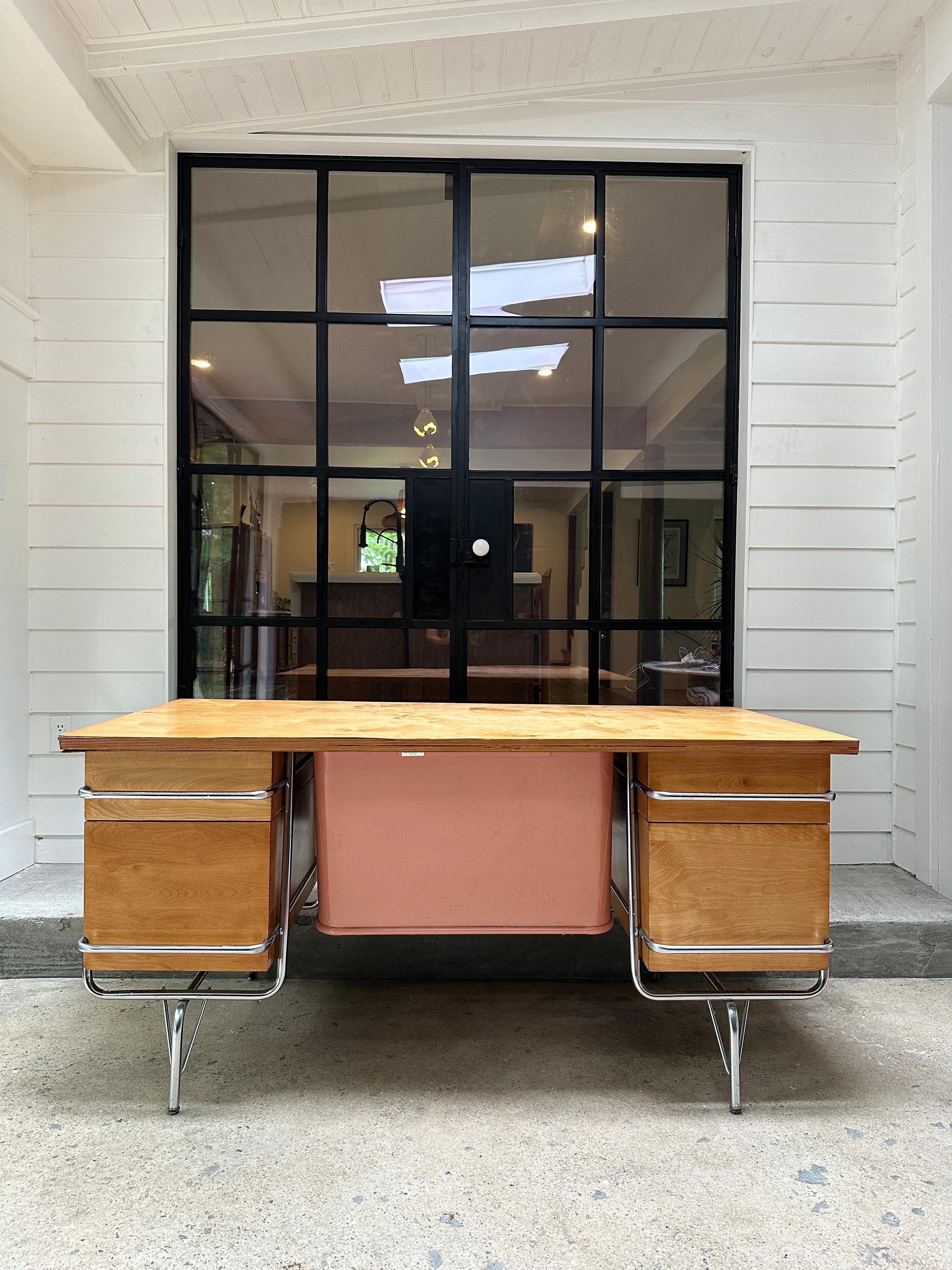 Mid Century Heywood Wakefield Trimiline desk by Kem Weber design In Good Condition In Asheville, NC
