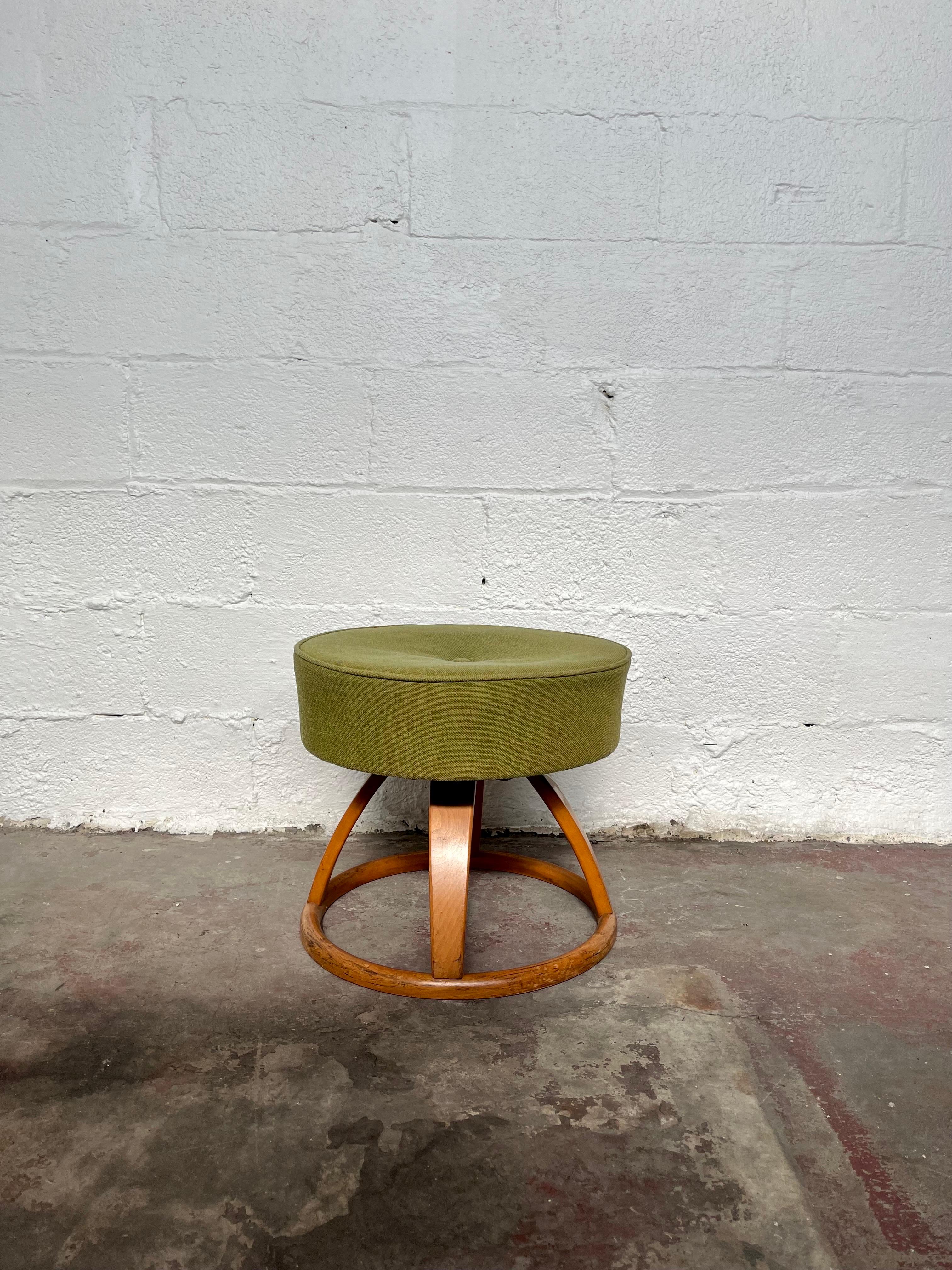 Wonderful Heywood Wakefield vanity stool or ottoman. Classic Wakefield style in in original condition. Great period upholstery.
Curbside to NYC/Philly $350
