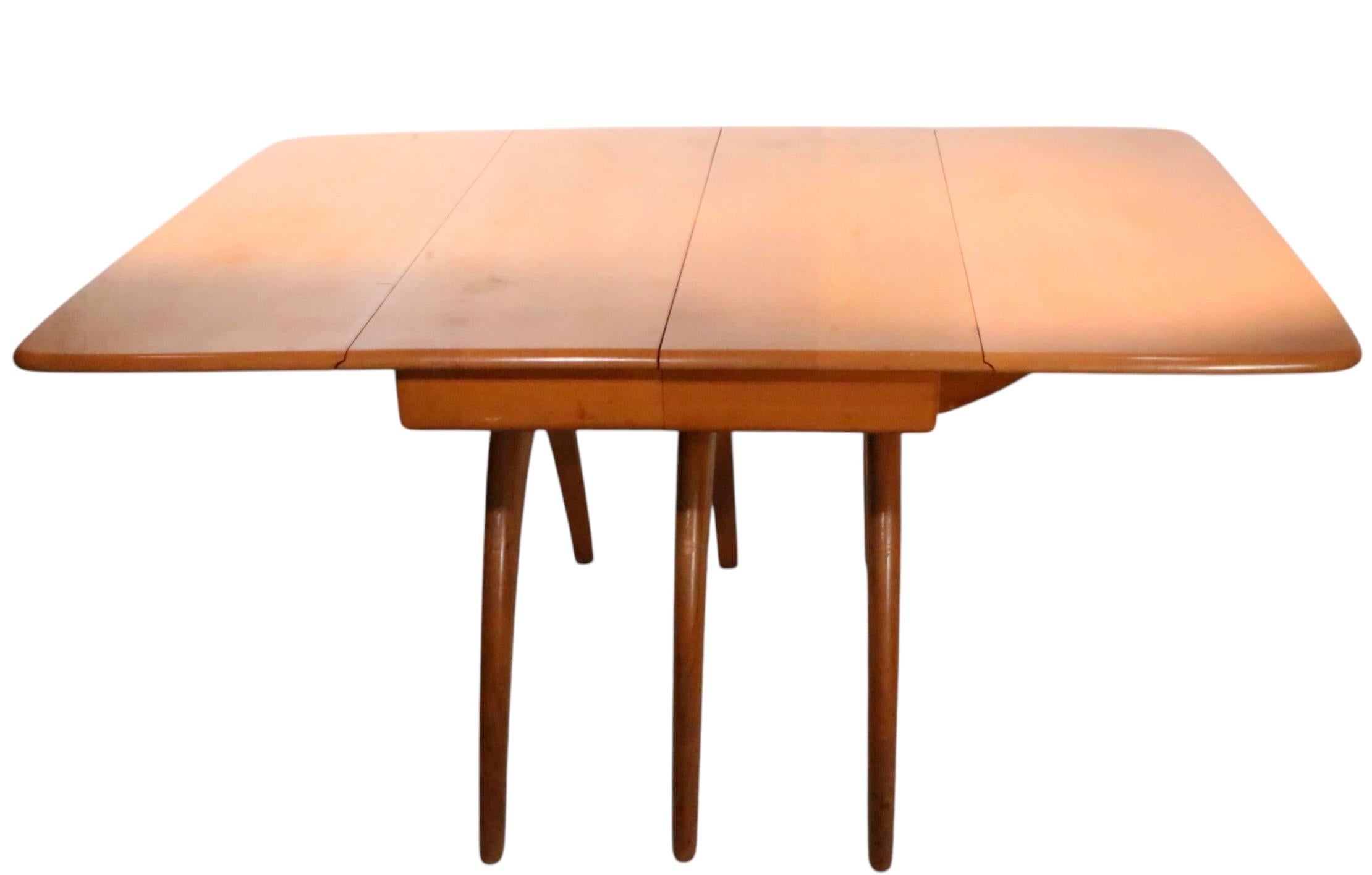 Mid Century Heywood Wakefield Wishbone Dining Table with two leaves c 1950/60's In Good Condition In New York, NY