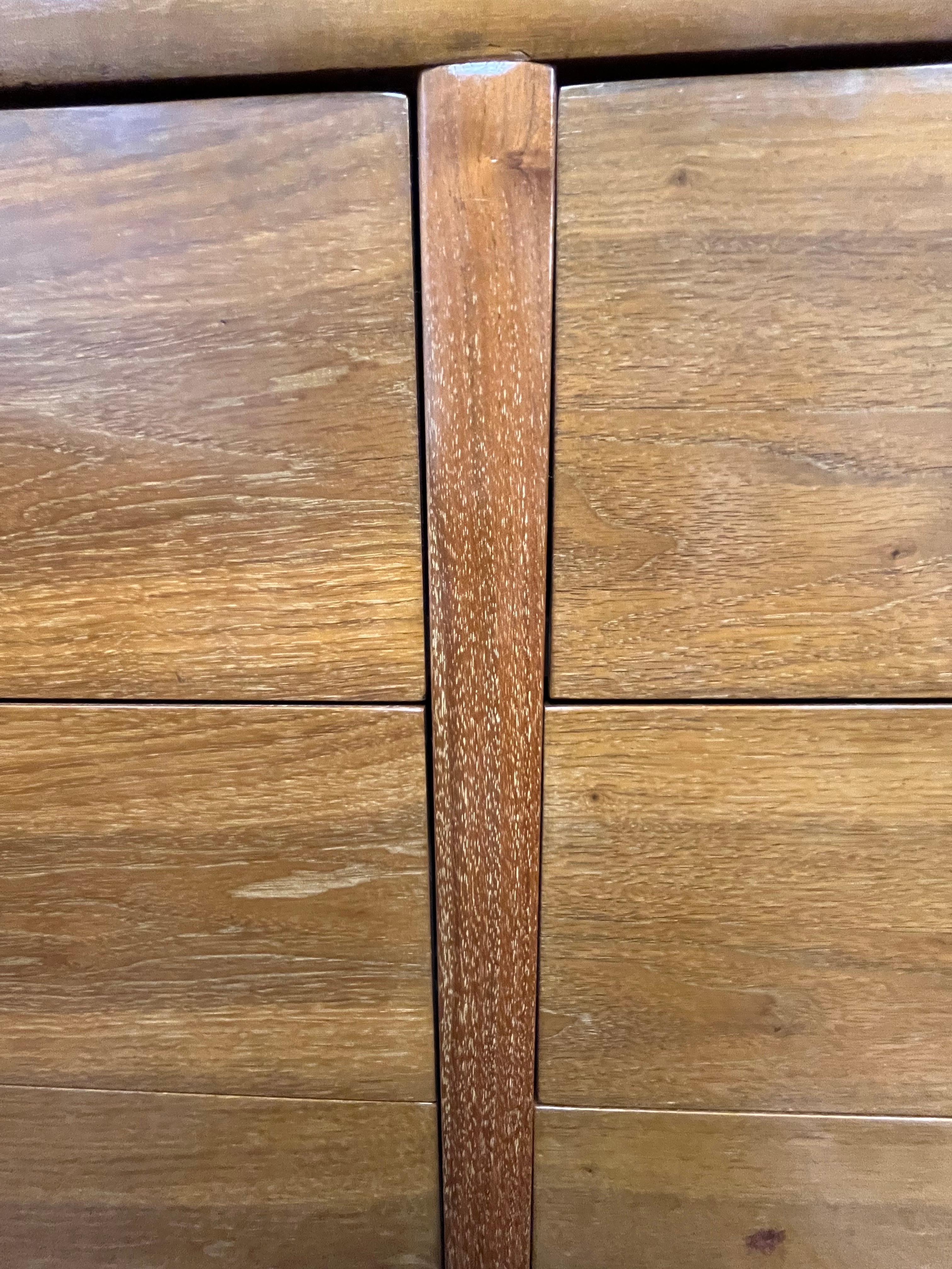 Metà secolo  Comò a 8 cassetti Tung-Si In condizioni buone in vendita a W Allenhurst, NJ