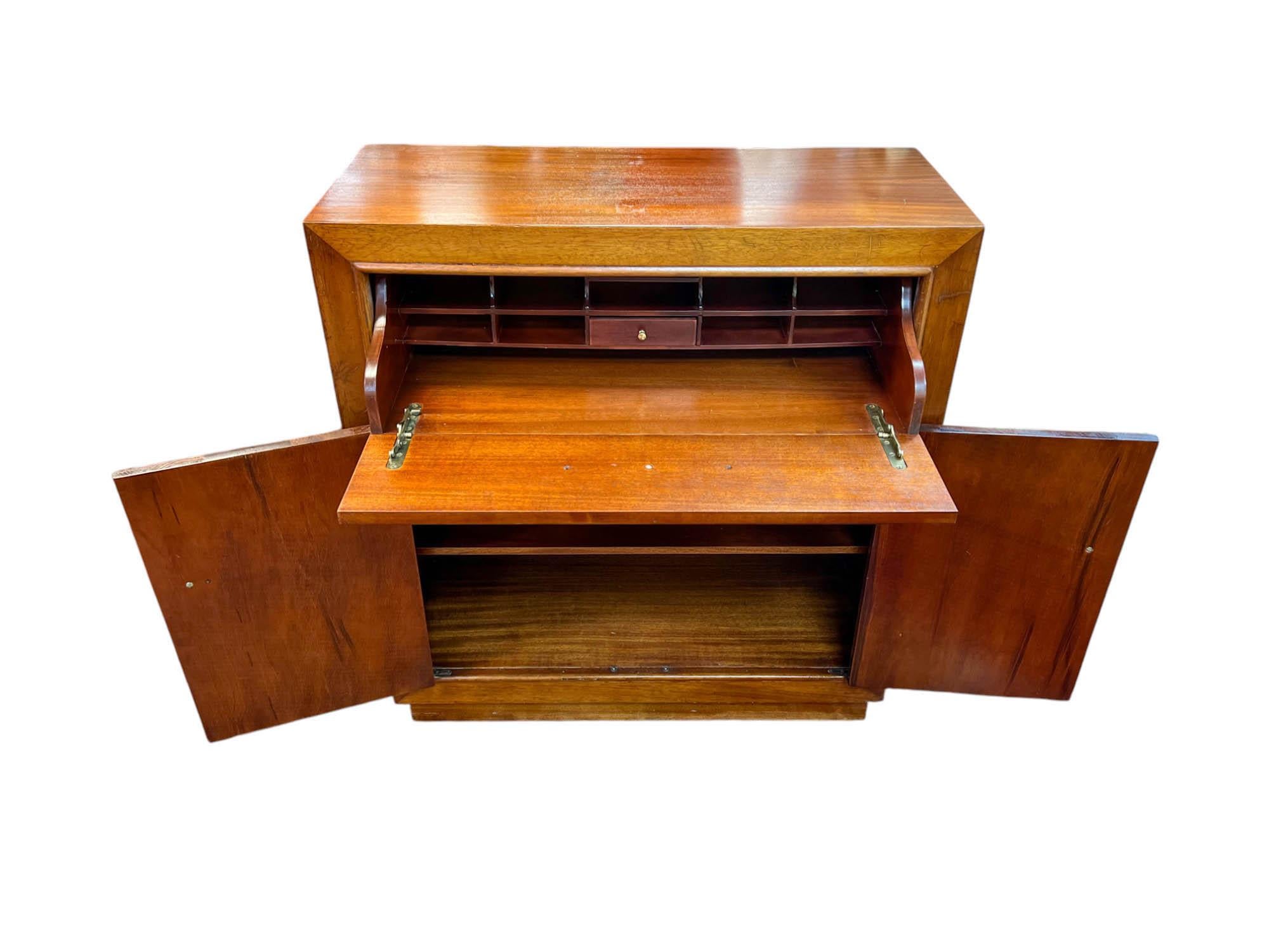 Bureau caché du milieu du siècle Bon état - En vente à North Palm Beach, FL