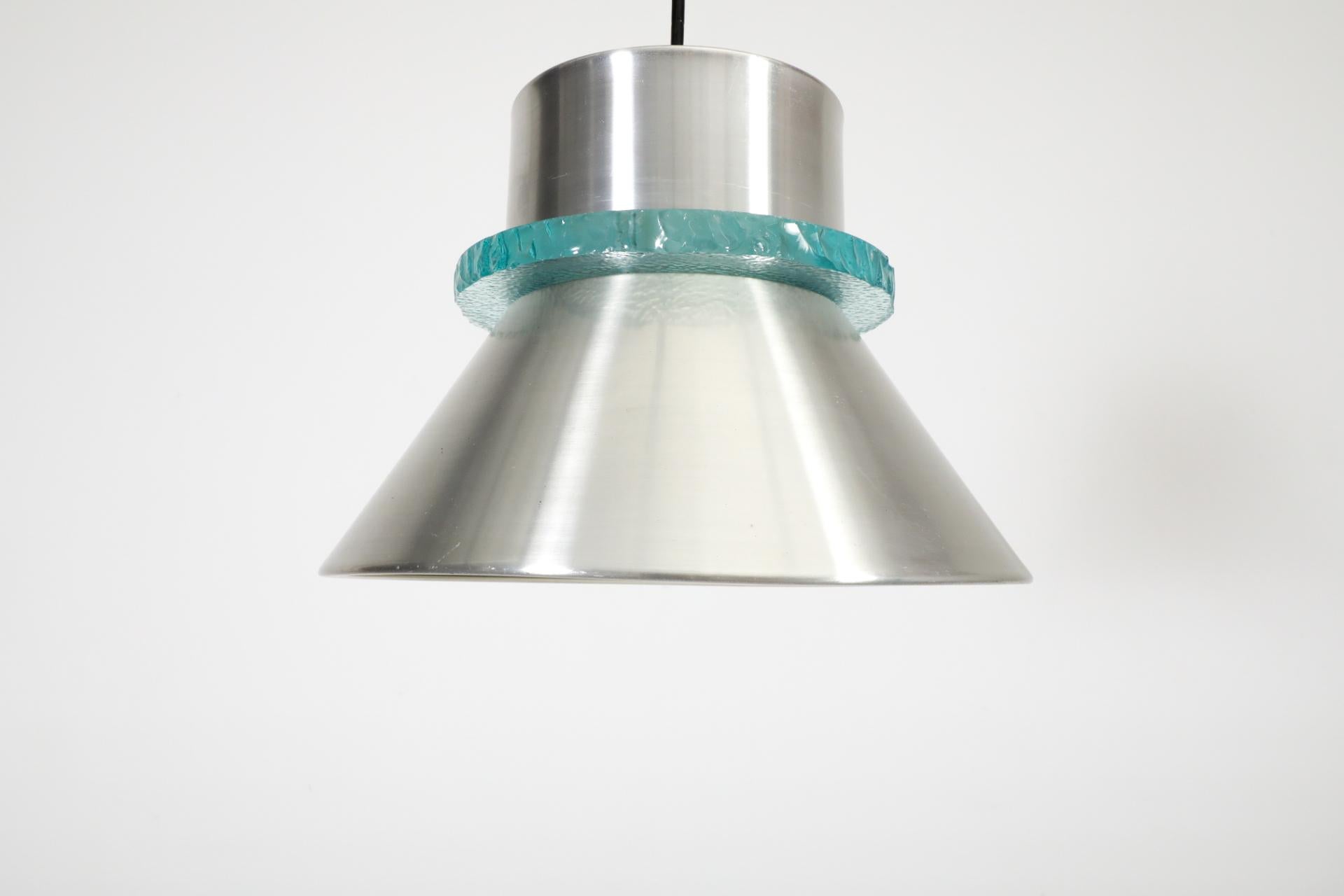 Hiemstra-Hängelampe aus der Mitte des Jahrhunderts mit dickem Glasring und gesponnenem Aluminiumschirm im Angebot 6