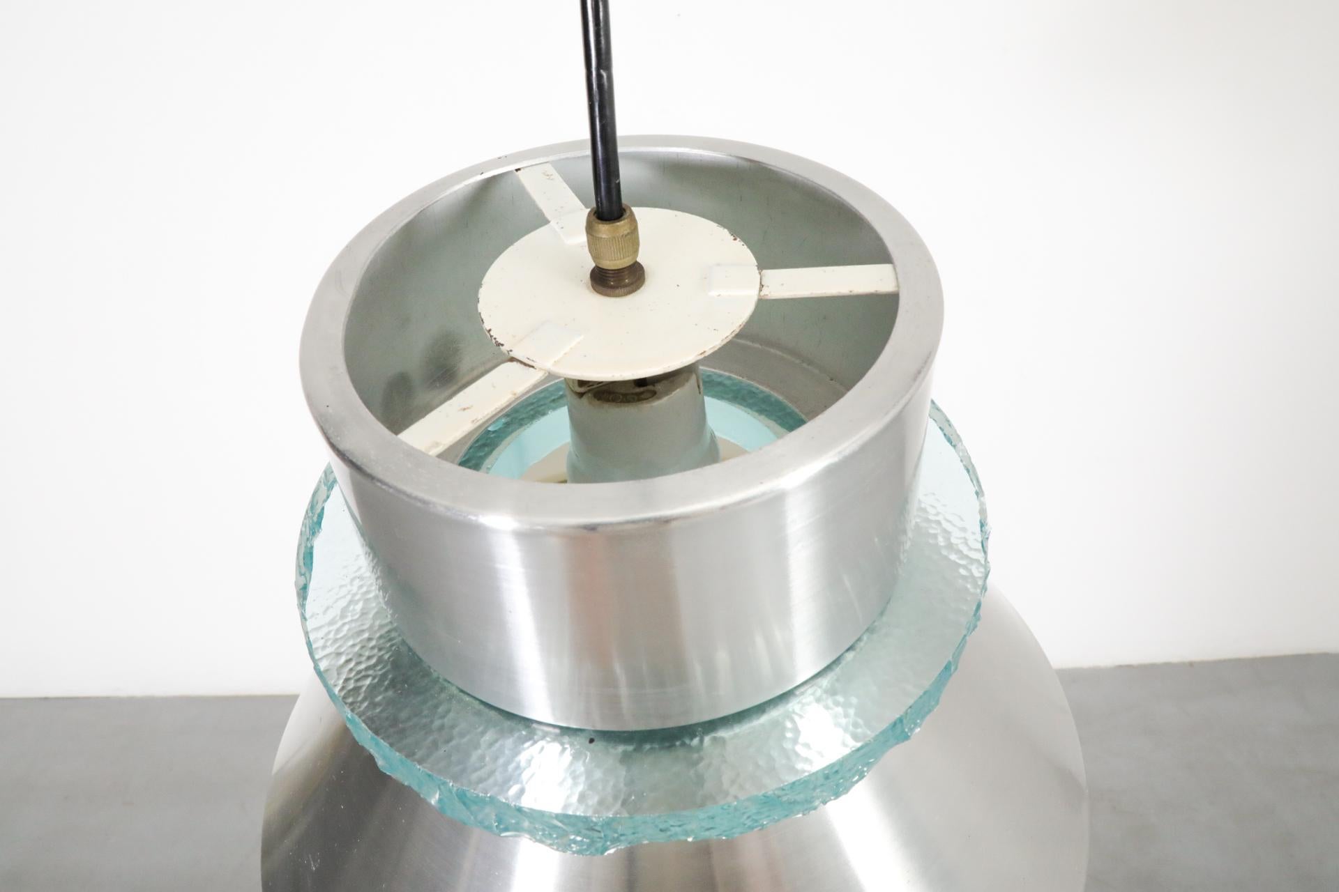 Hiemstra-Hängelampe aus der Mitte des Jahrhunderts mit dickem Glasring und gesponnenem Aluminiumschirm im Angebot 7