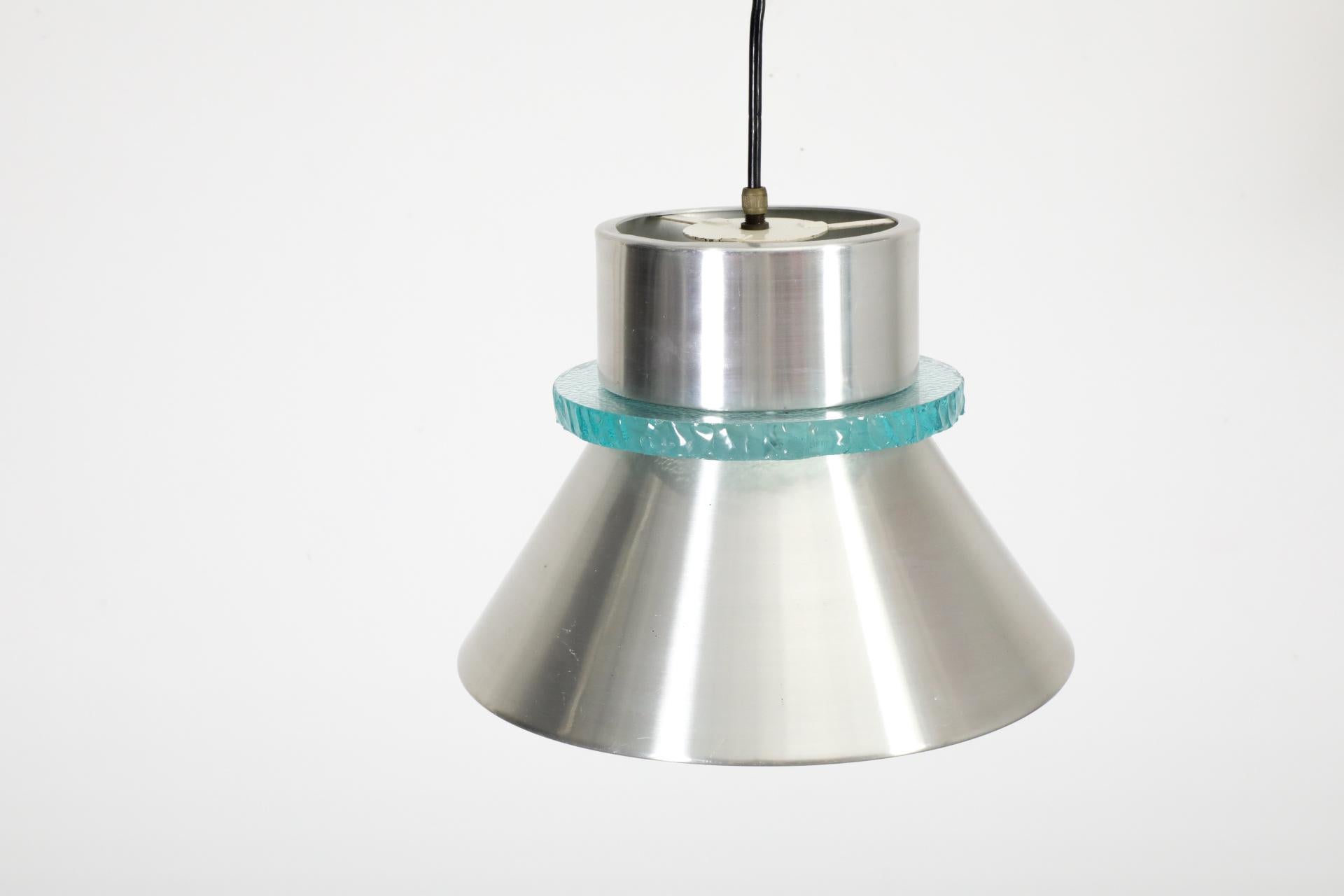 Hiemstra-Hängelampe aus der Mitte des Jahrhunderts mit dickem Glasring und gesponnenem Aluminiumschirm im Angebot 1