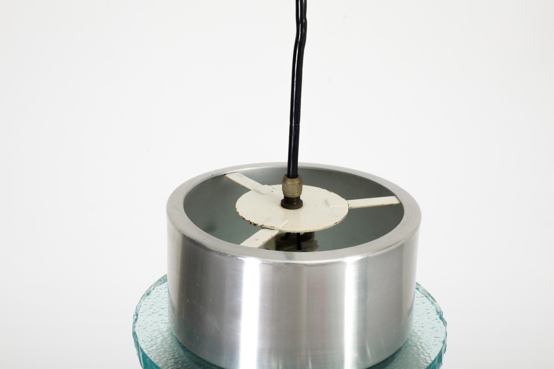 Hiemstra-Hängelampe aus der Mitte des Jahrhunderts mit dickem Glasring und gesponnenem Aluminiumschirm im Angebot 2