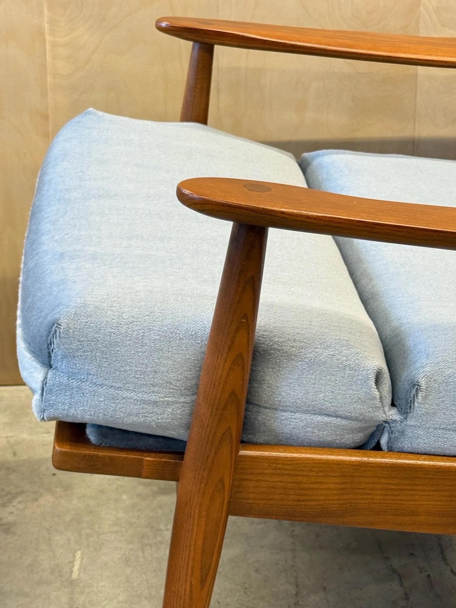 Fauteuil à dossier haut et ottoman du milieu du siècle par Heywood Wakefield en vente 4