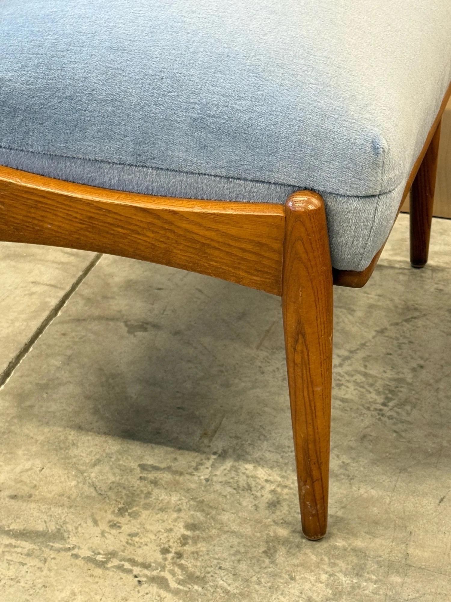 Fauteuil à dossier haut et ottoman du milieu du siècle par Heywood Wakefield en vente 7