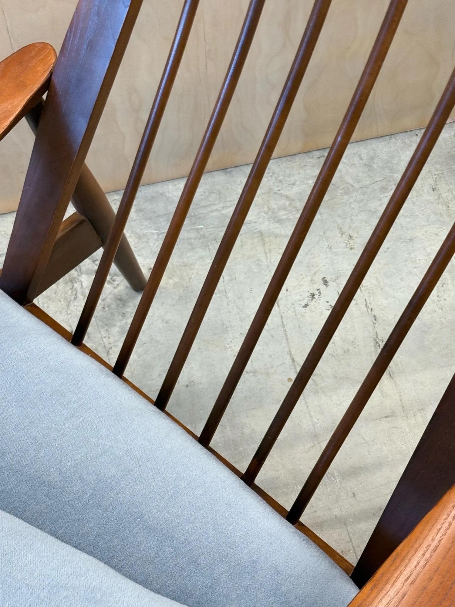 Fauteuil à dossier haut et ottoman du milieu du siècle par Heywood Wakefield en vente 8