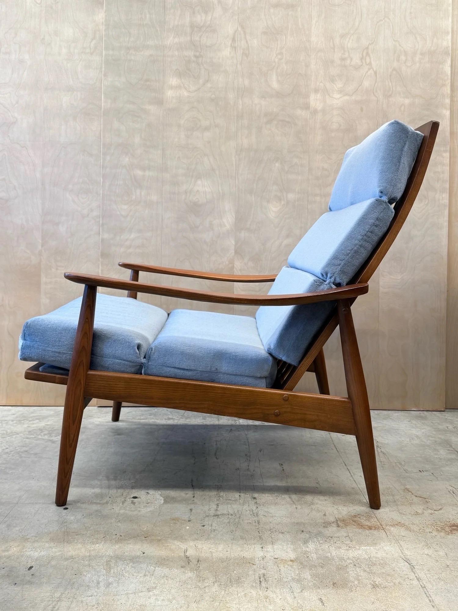 Fauteuil à dossier haut et ottoman du milieu du siècle par Heywood Wakefield en vente 9