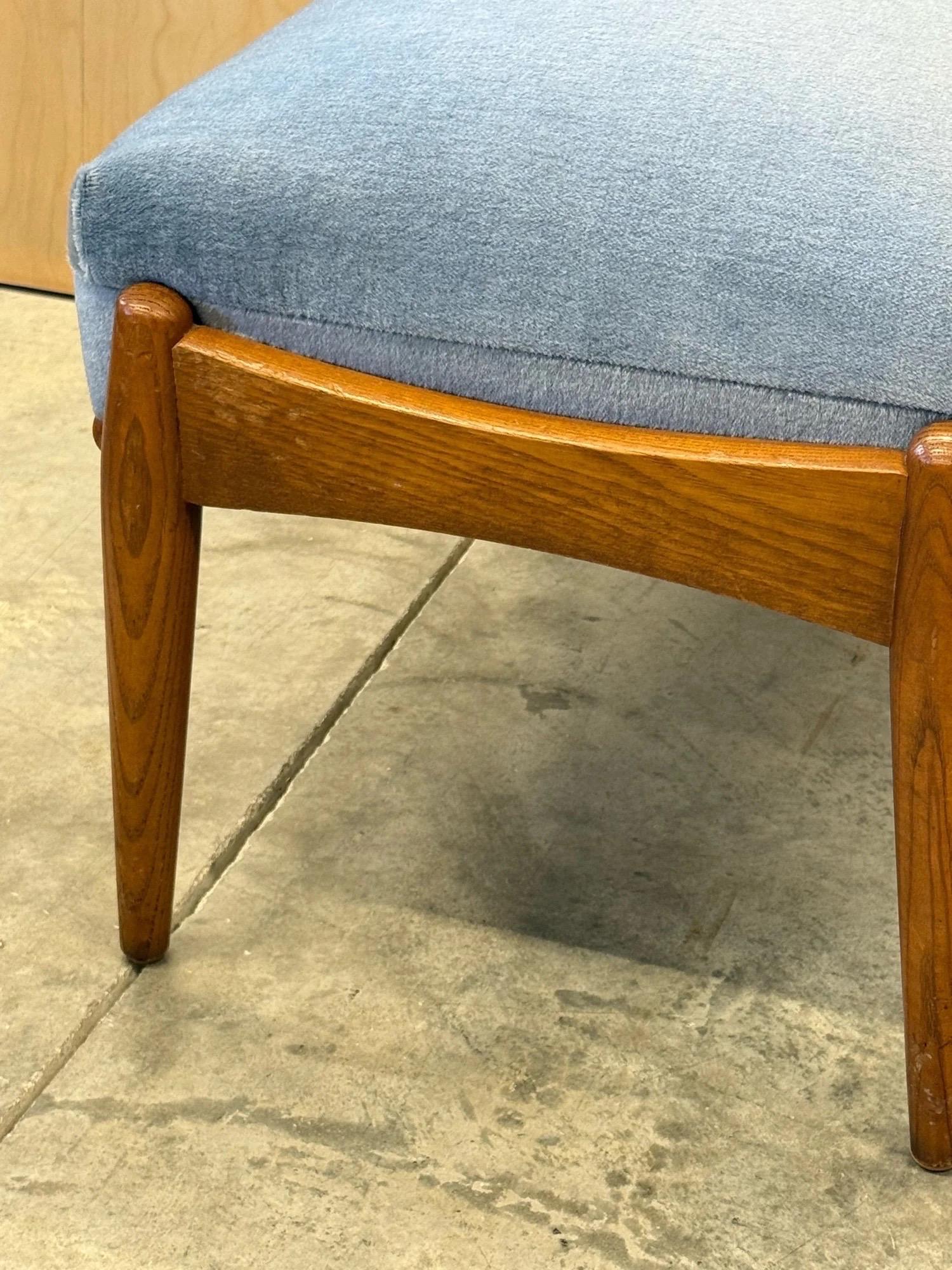 Fauteuil à dossier haut et ottoman du milieu du siècle par Heywood Wakefield en vente 10