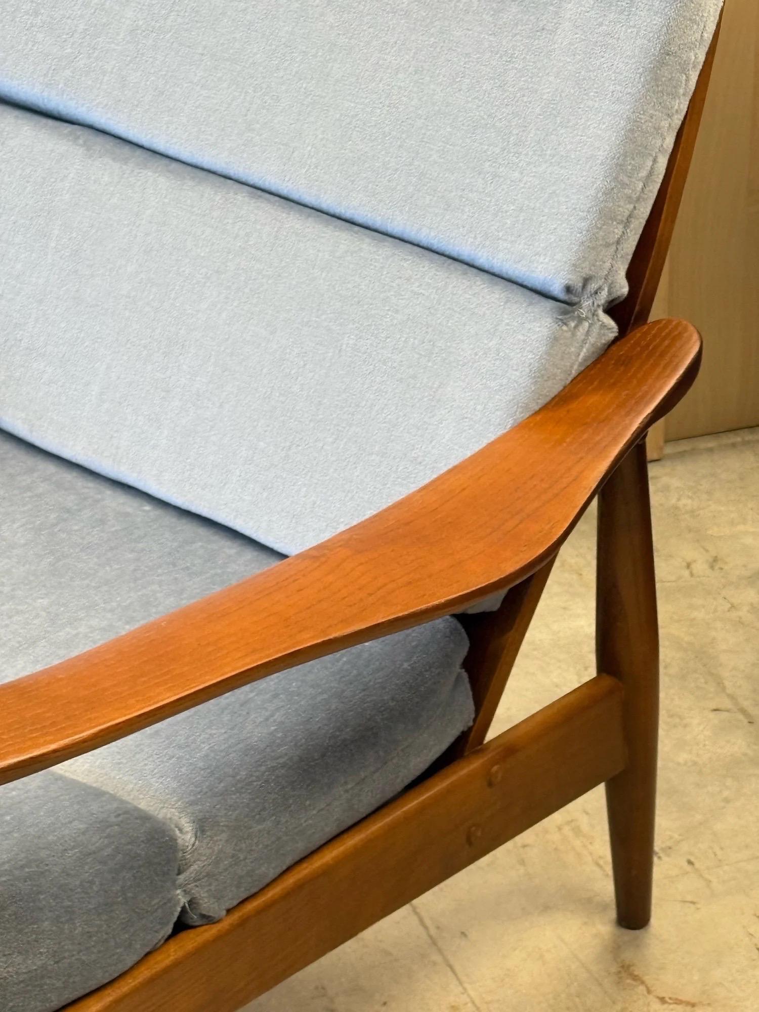 Fauteuil à dossier haut et ottoman du milieu du siècle par Heywood Wakefield Bon état - En vente à Raleigh, NC