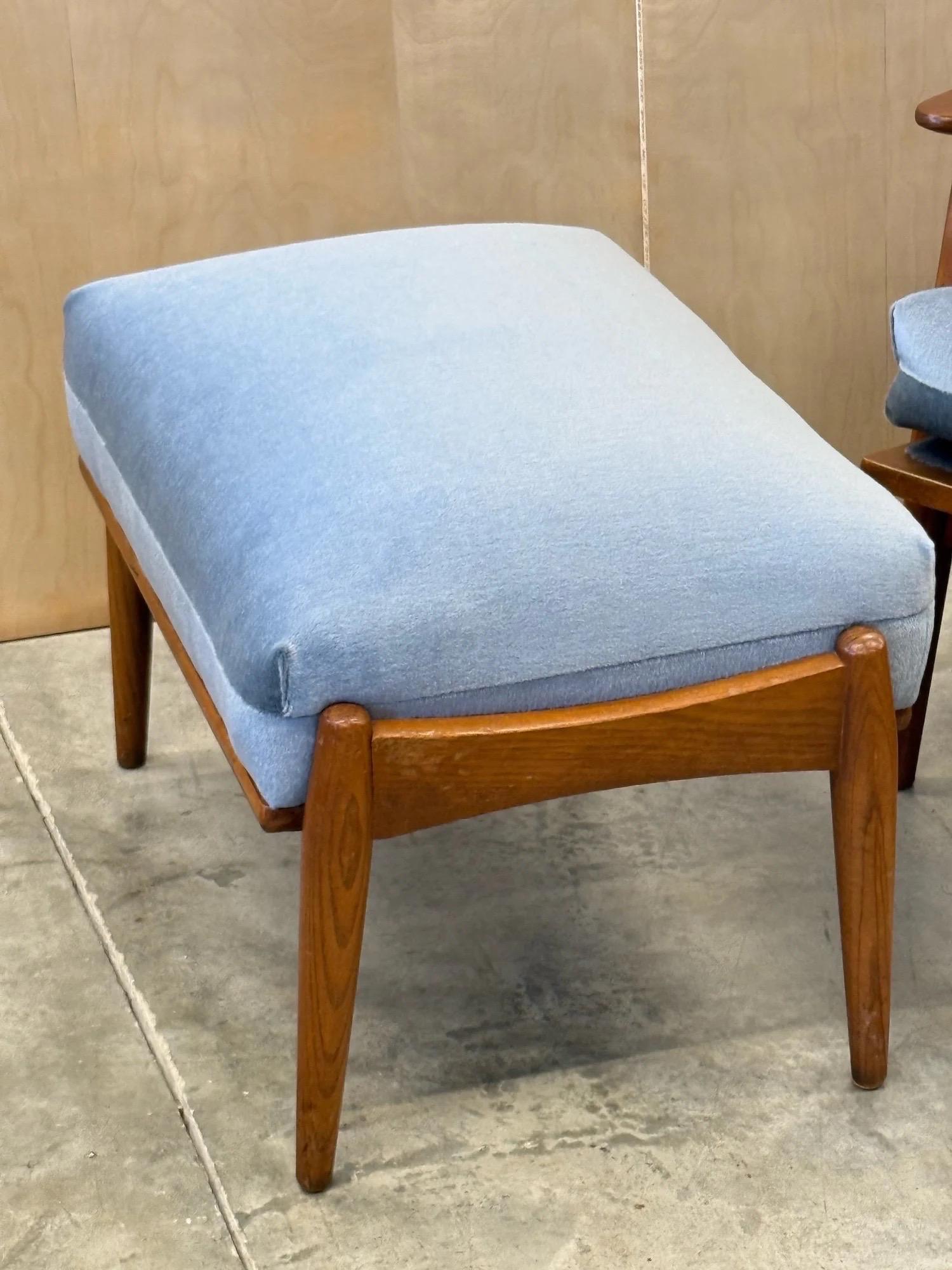 Fauteuil à dossier haut et ottoman du milieu du siècle par Heywood Wakefield en vente 1